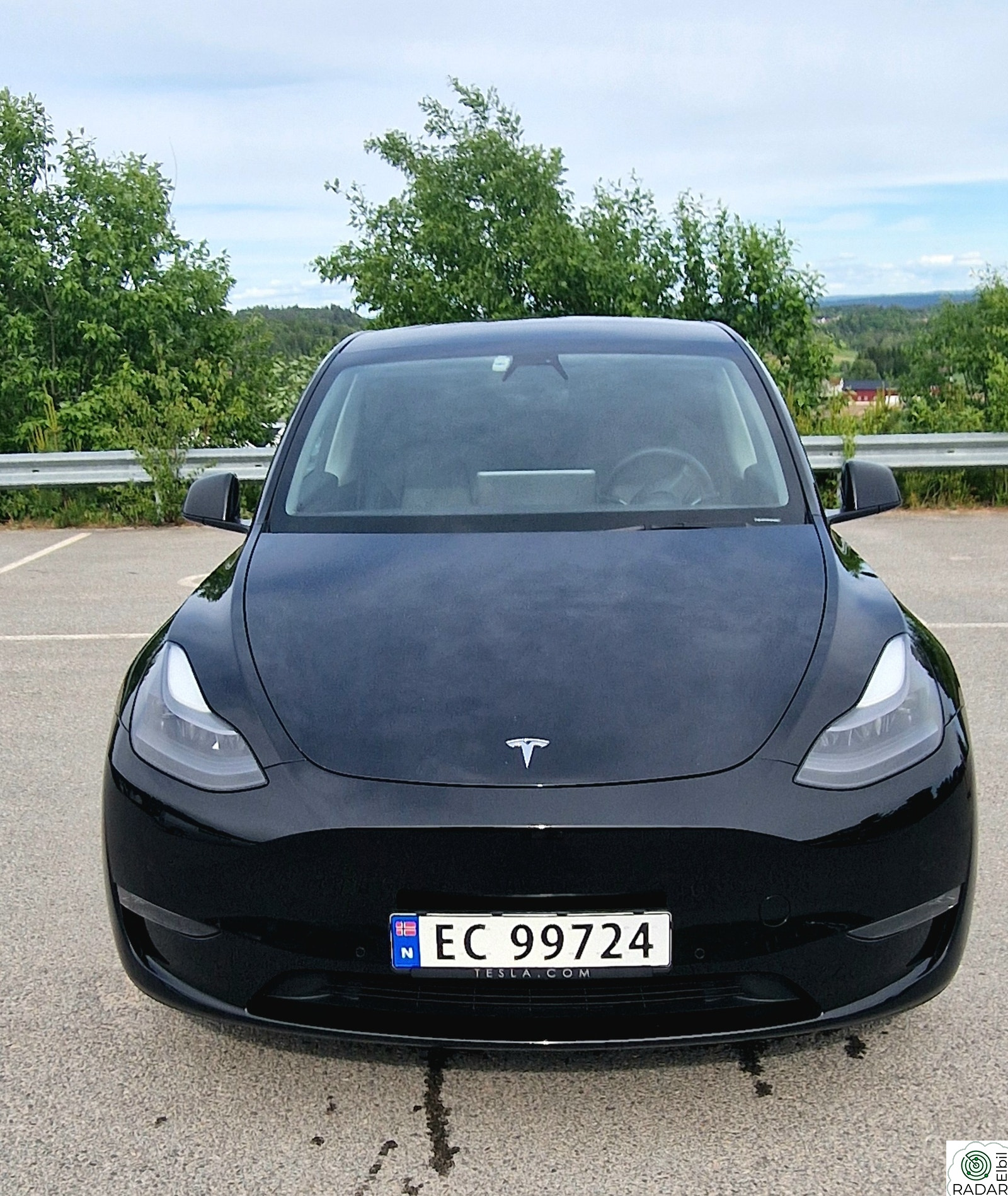 TESLA Model Y Long Range AWD med avansert autopilot ("self-driving")