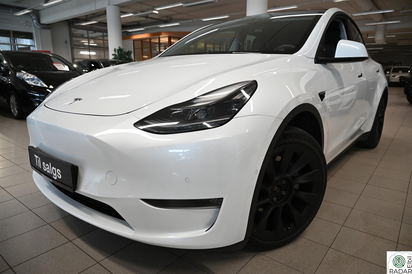 TESLA Model Y LR AWD Premium m/Induction 20"/Pano/AP++
