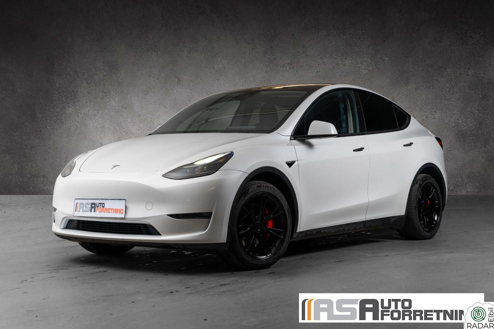 TESLA Model Y EU-28/LONGRANGE/VARMEPUMPE/PREMIUMLYD/HENGERFESTE/