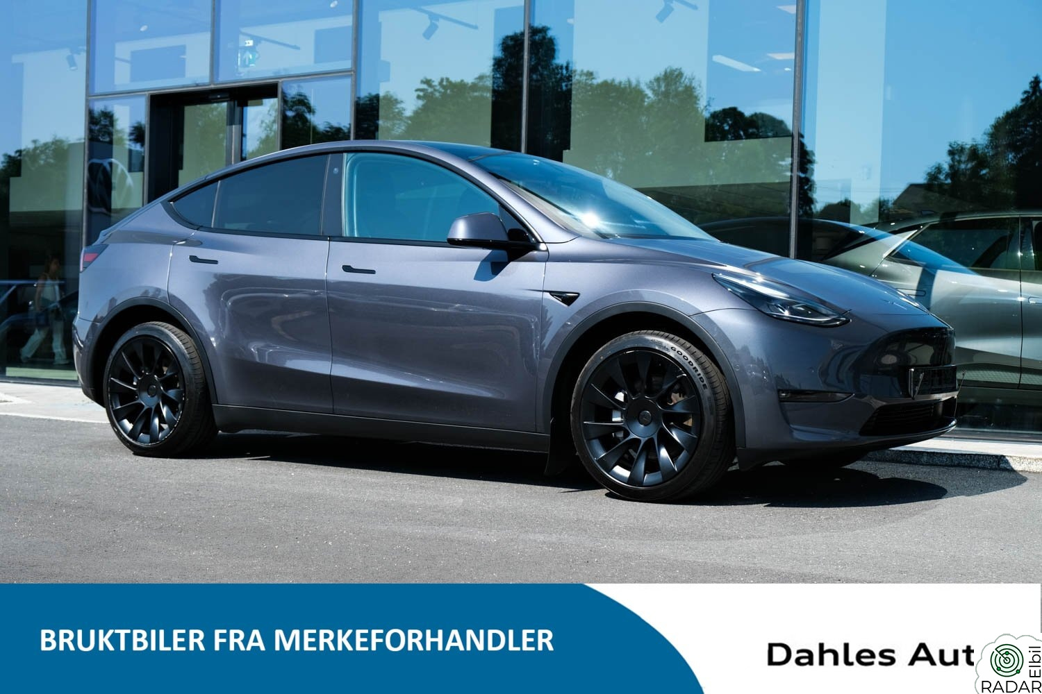 TESLA Model Y Long Range AWD - Panorama/Premium Skinn/360 +++