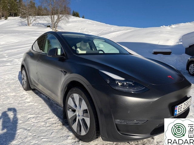 TESLA Model Y Long Range AWD, hengerfeste, helfoliert,