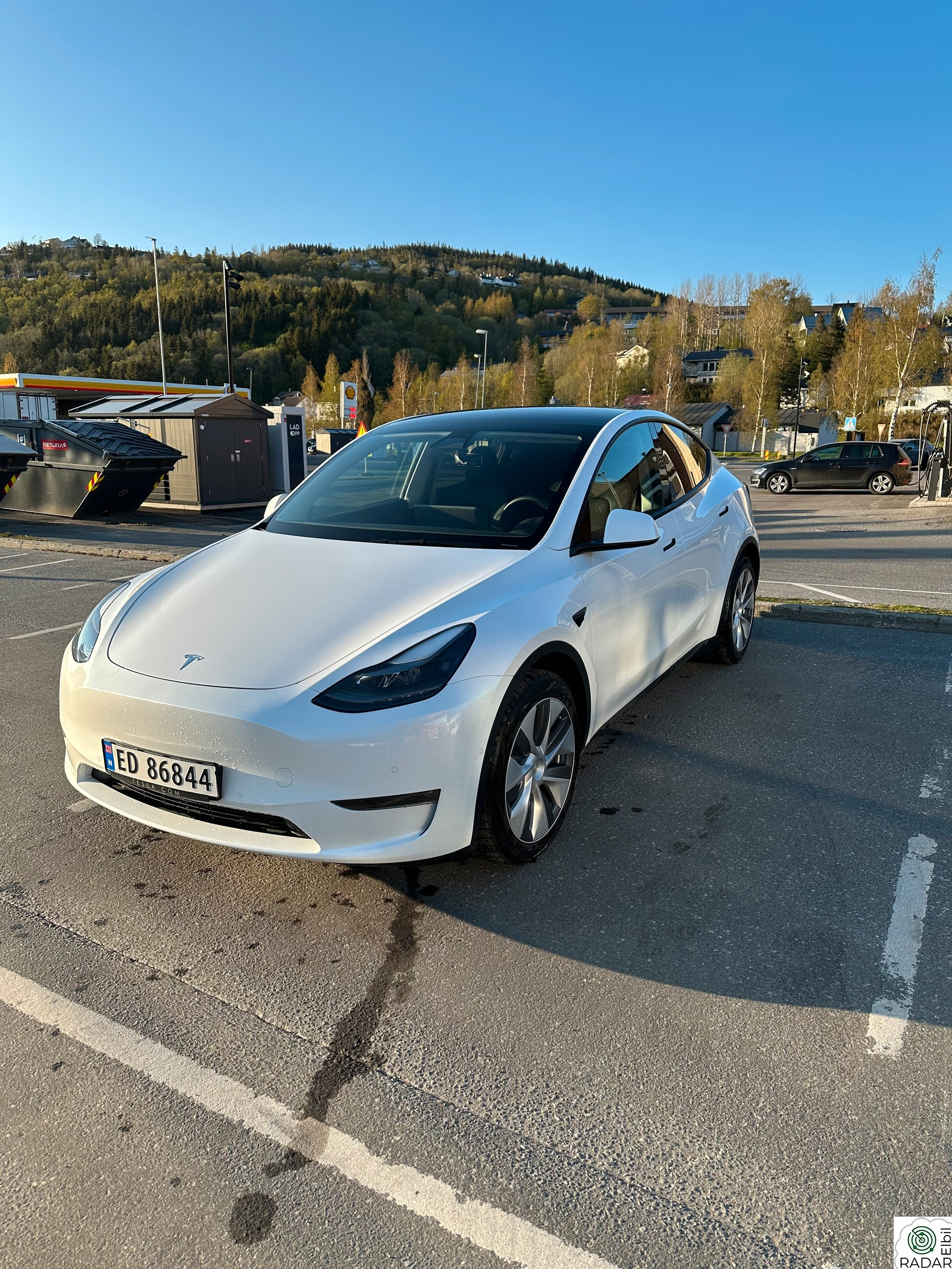 TESLA Model Y Long Range AWD med hengerfeste