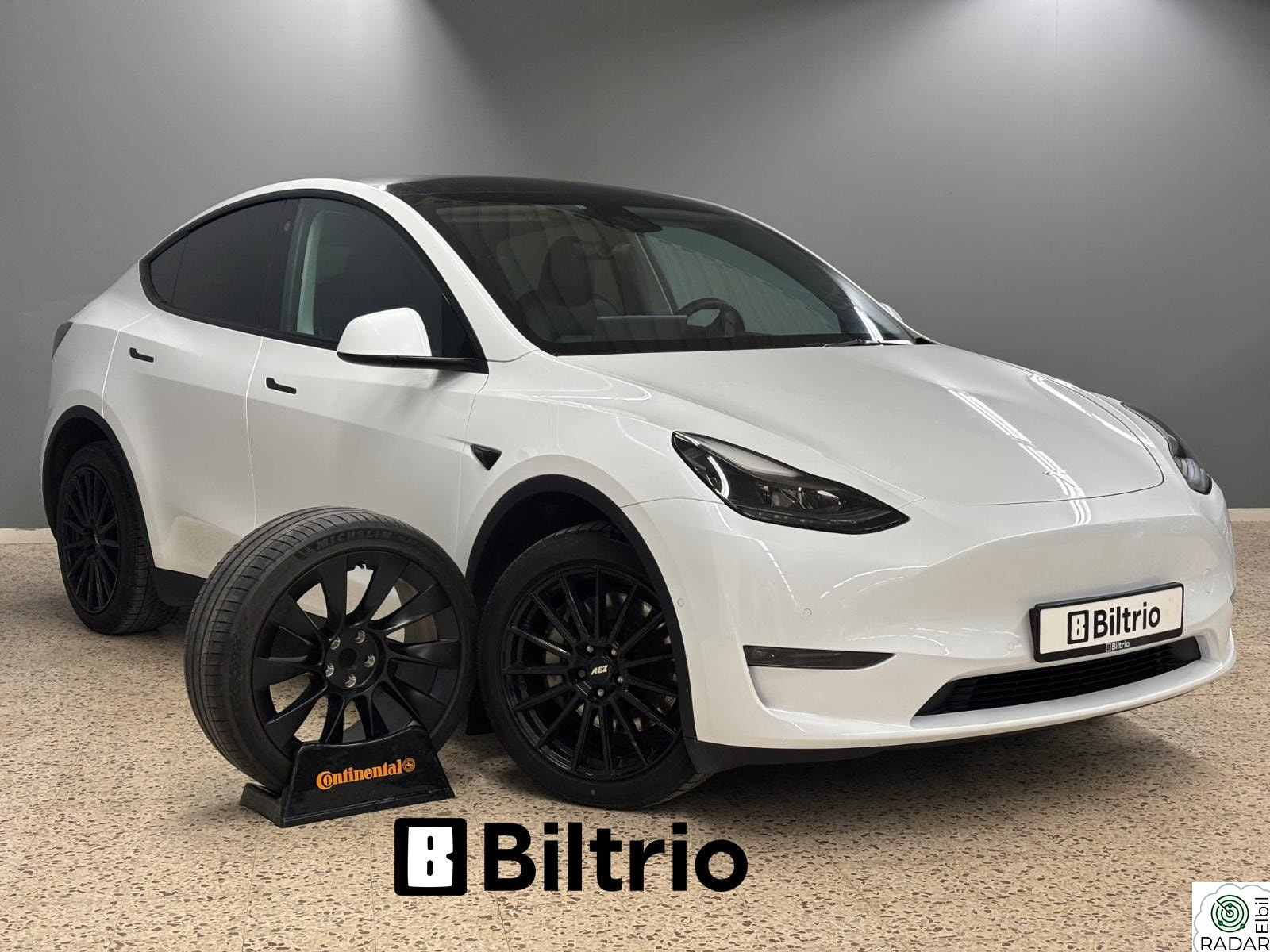 TESLA Model Y LongRange/AWD/Premium/Panorama
