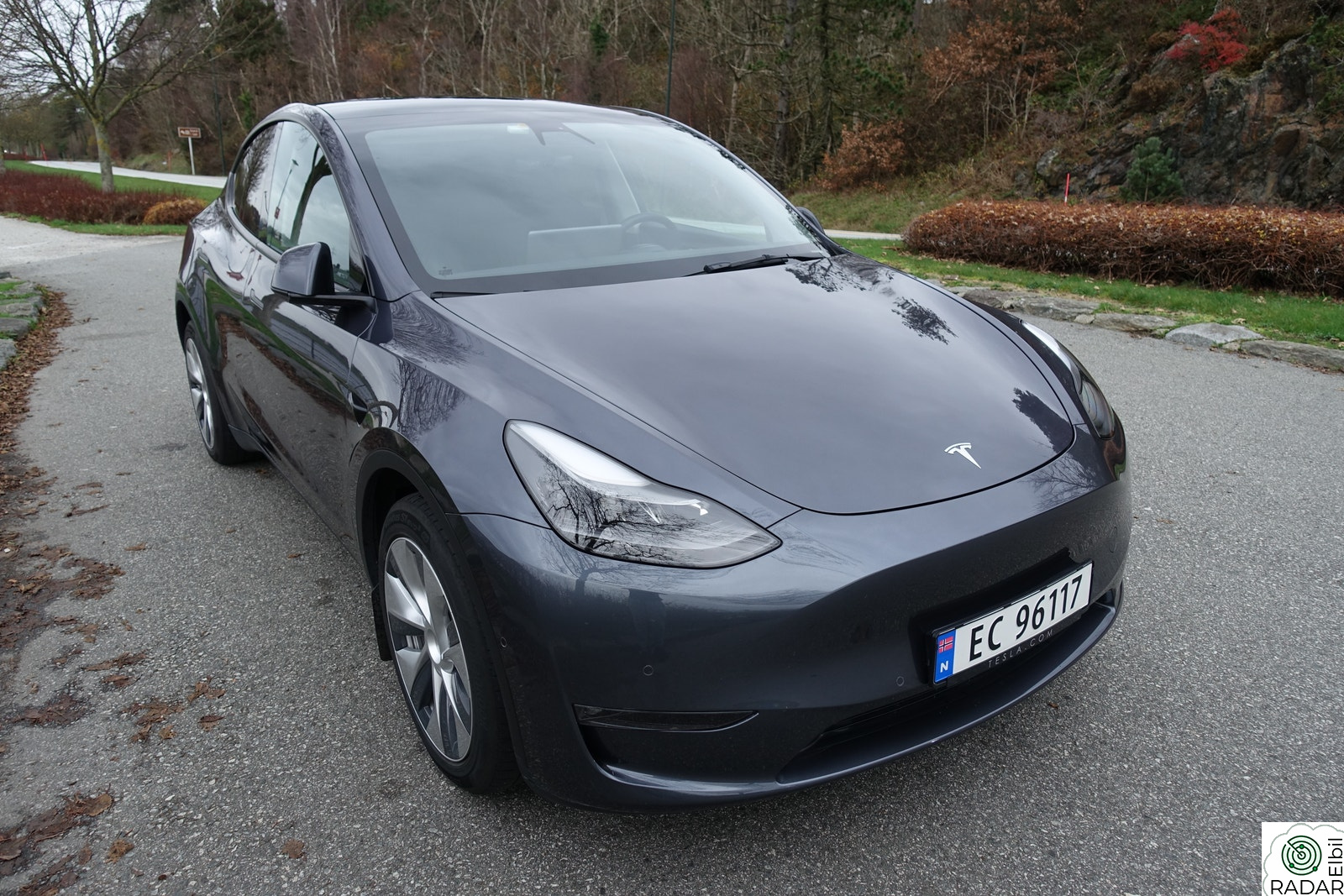 TESLA Model Y Long Range AWD Premium, H.feste, parkeringssensorer