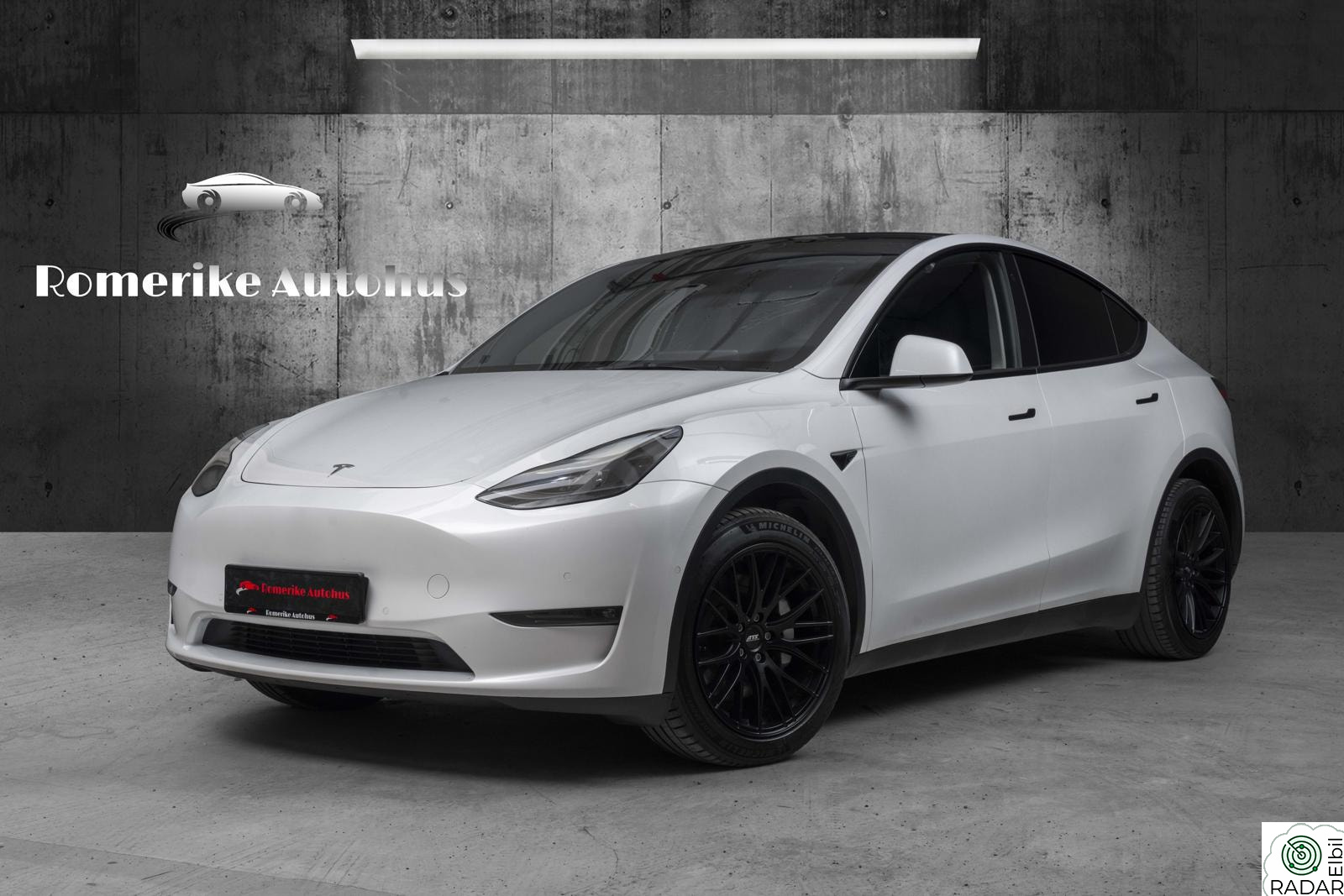TESLA Model Y Long Range AWD // AP, PremiumLyd, Hengerfeste, Pano++