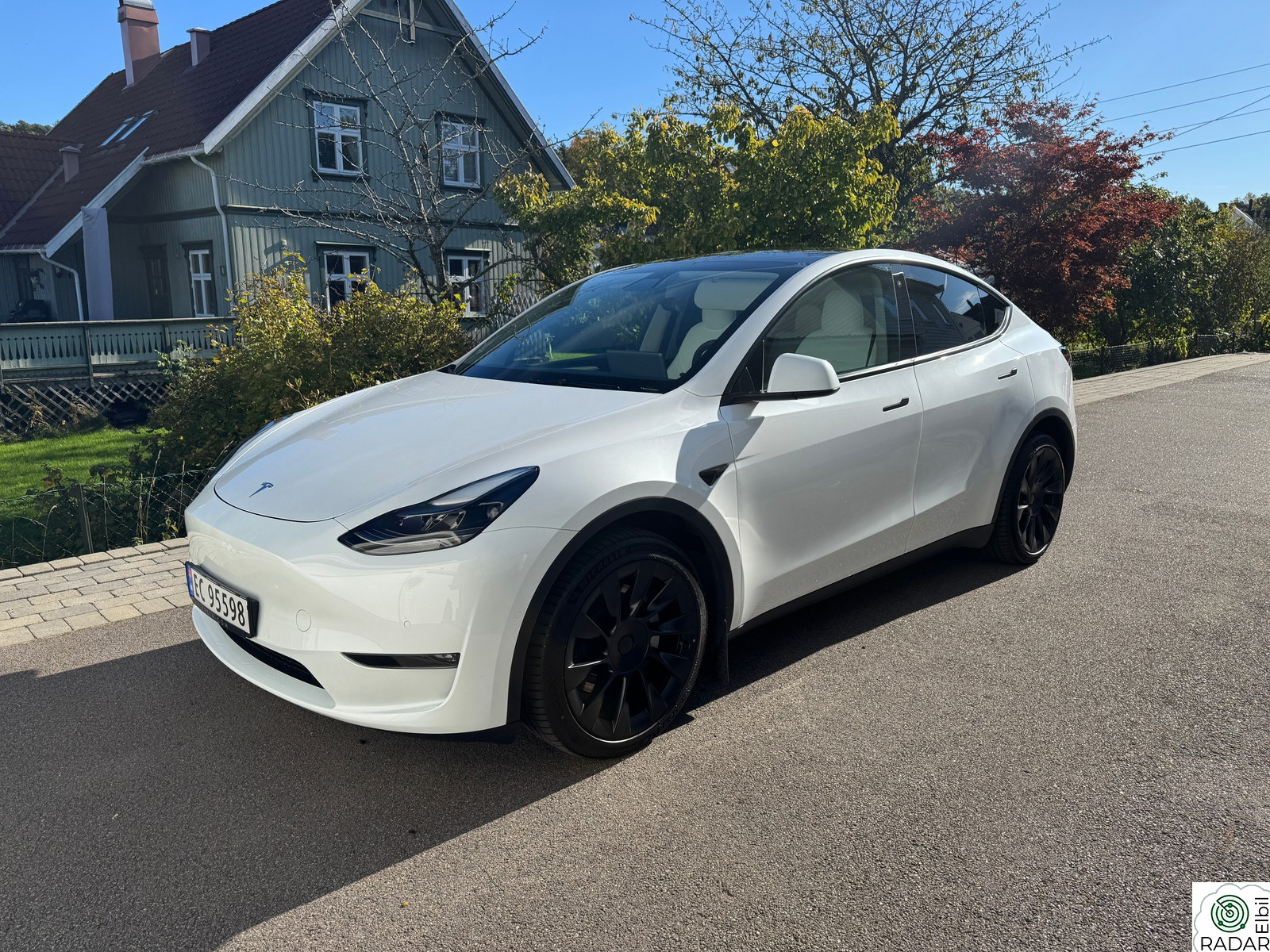 TESLA Model Y LR AWD // Acc. Boost // Kun 43.970 km // 1 eier