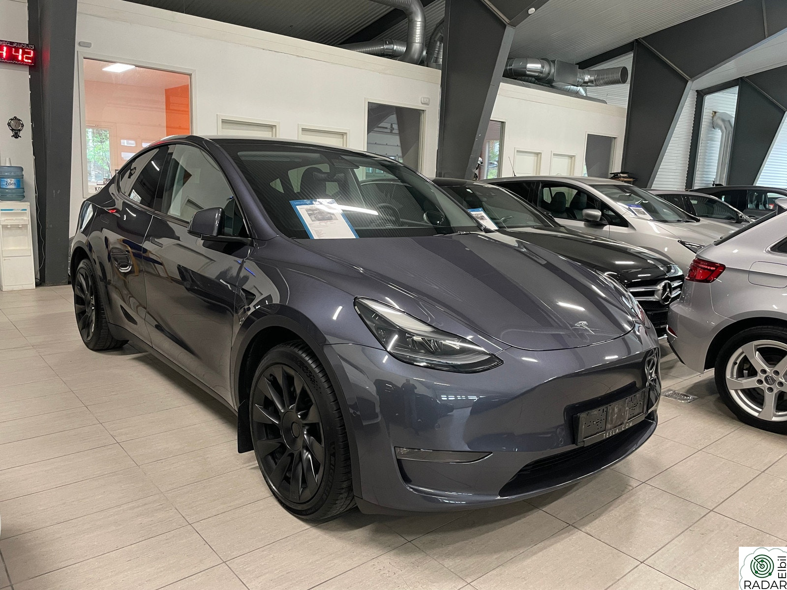 TESLA Model Y Long Range AWD PREMIUM,SKINN,HIFI,KAMERA,H-FESTE,20"