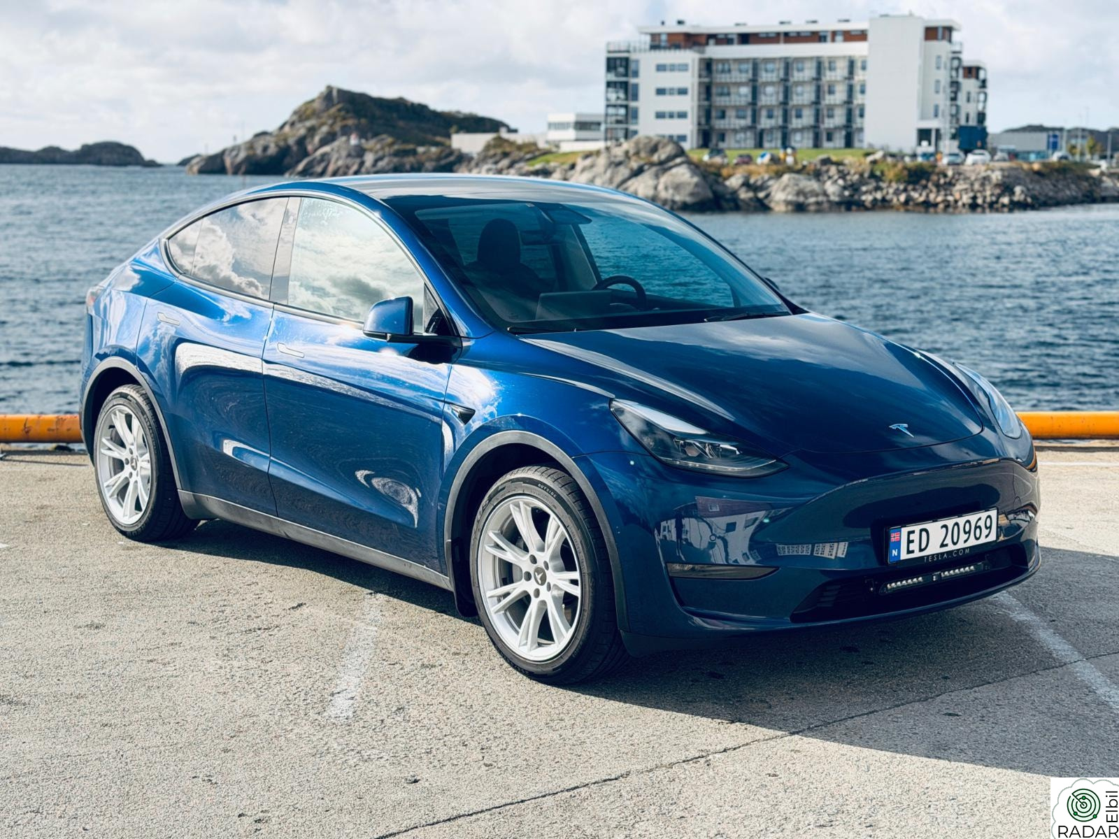 TESLA Model Y LONG RANGE/4X4/1EIER/507KM/KROK/EKSTRA LYS/INNBYTTE