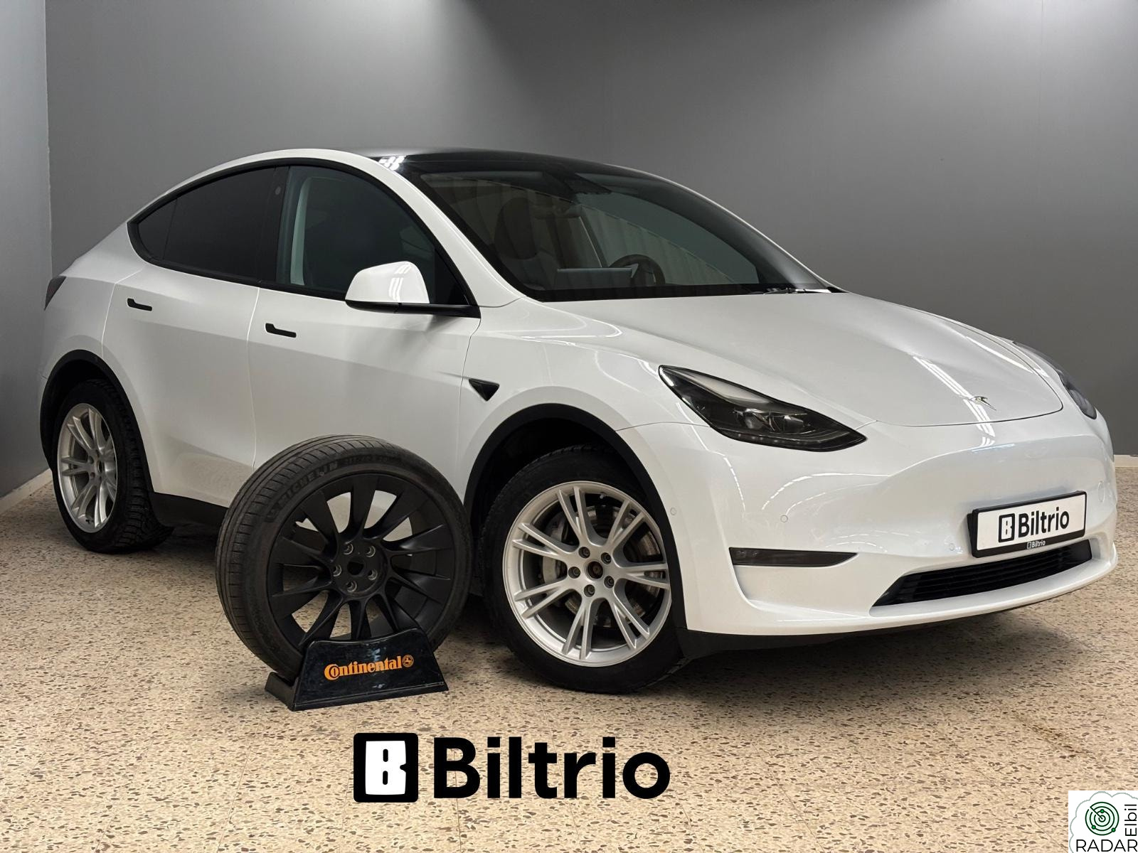 TESLA Model Y LongRange/AWD/Hengerfestet/Premium/Panorama