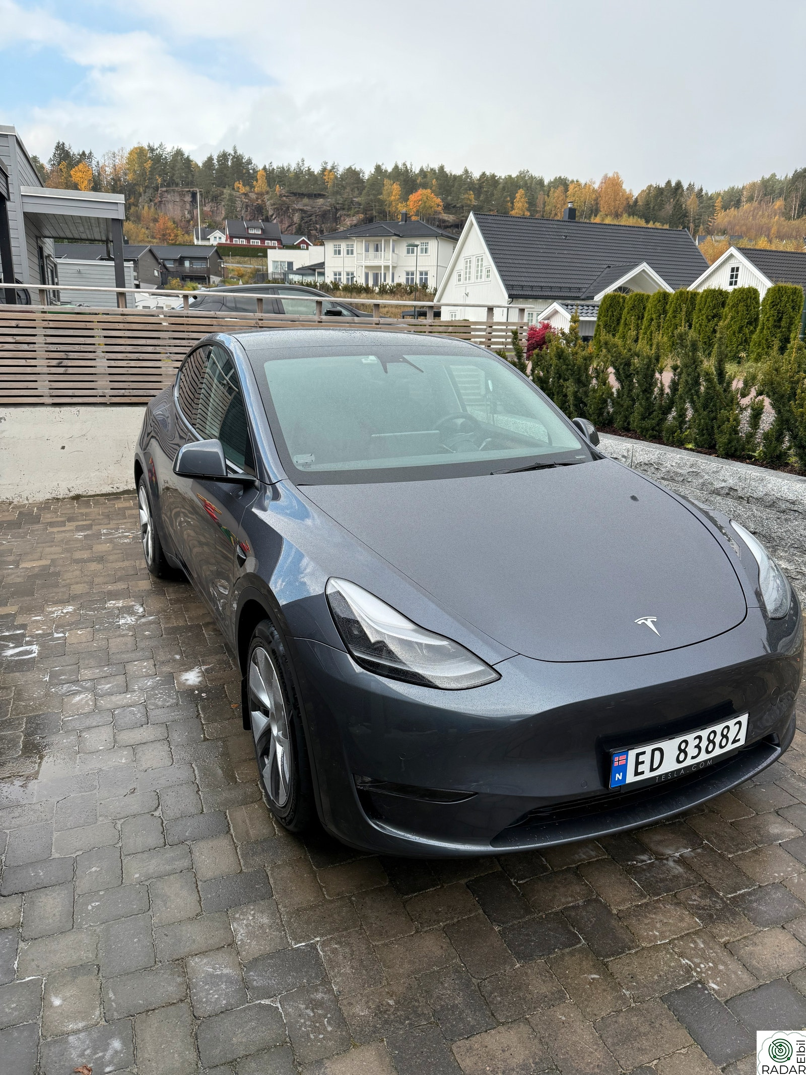 TESLA Model Y FSD, Sort skinn, Long Range AWD, Tilhengerfeste