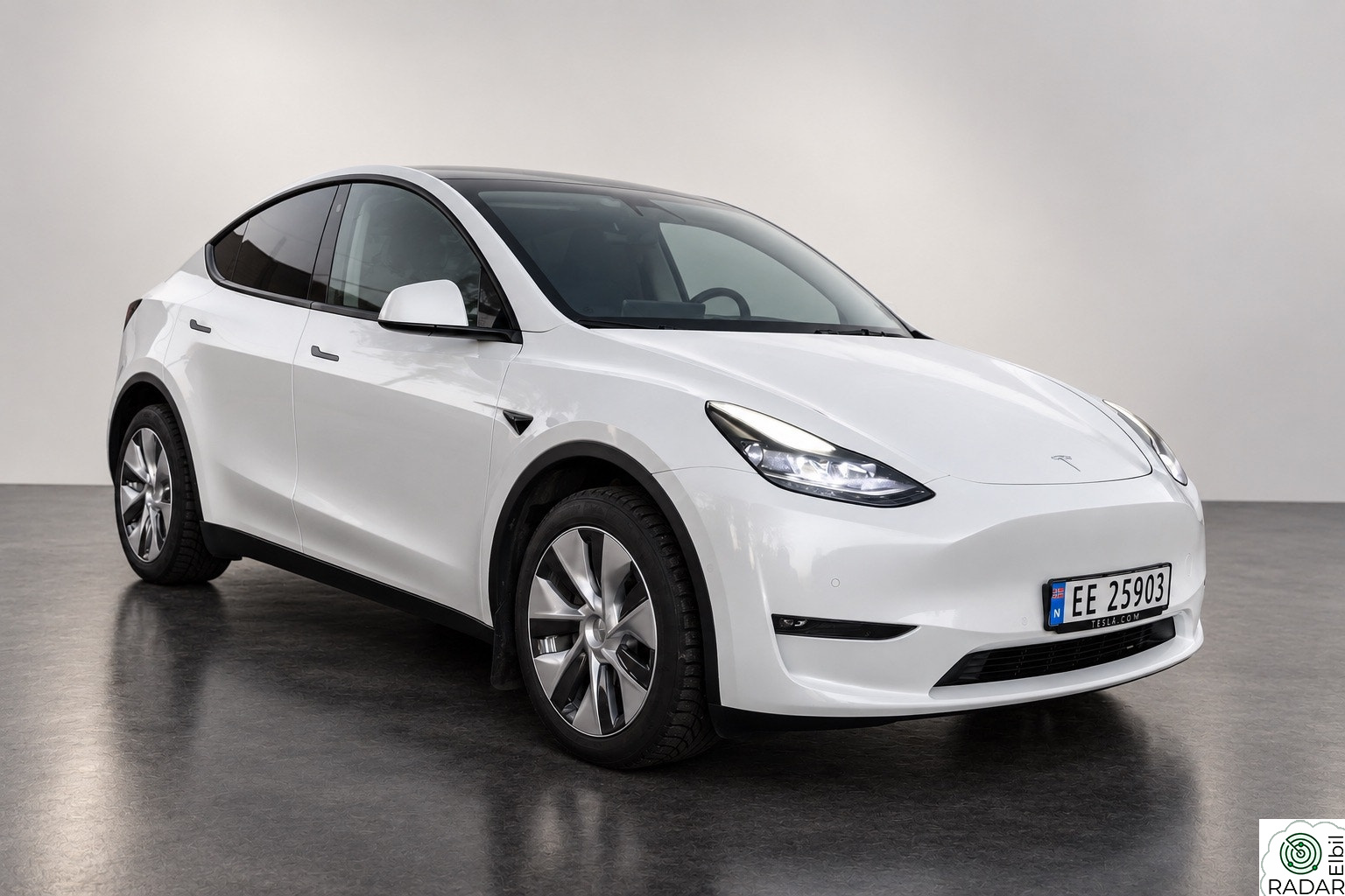 TESLA Model Y Long Range AWD | Krok | Garanti | Nye sommerdekk