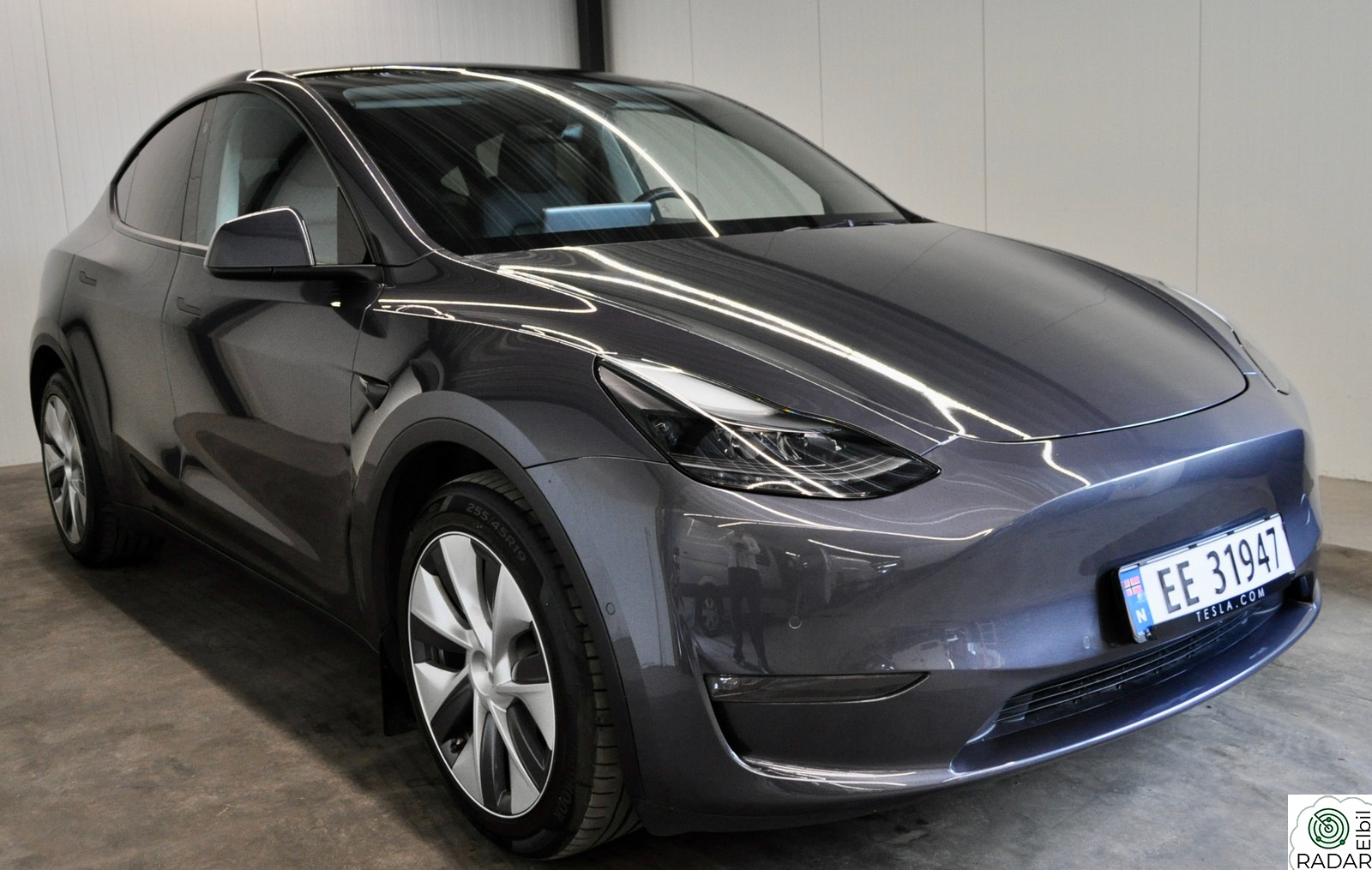 TESLA Model Y MEGET PEN!!NY EU.GARANTI.MYE UTSTYR.53,3LR.BØR SEES