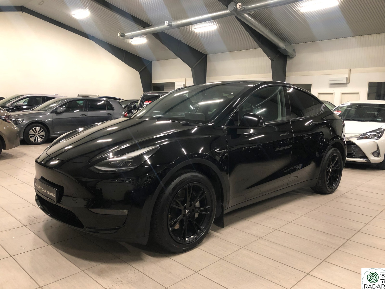 TESLA Model Y LONG RANGE, AWD,AP, KROK, PANO, SKINN, PREMIUM 19"+19"