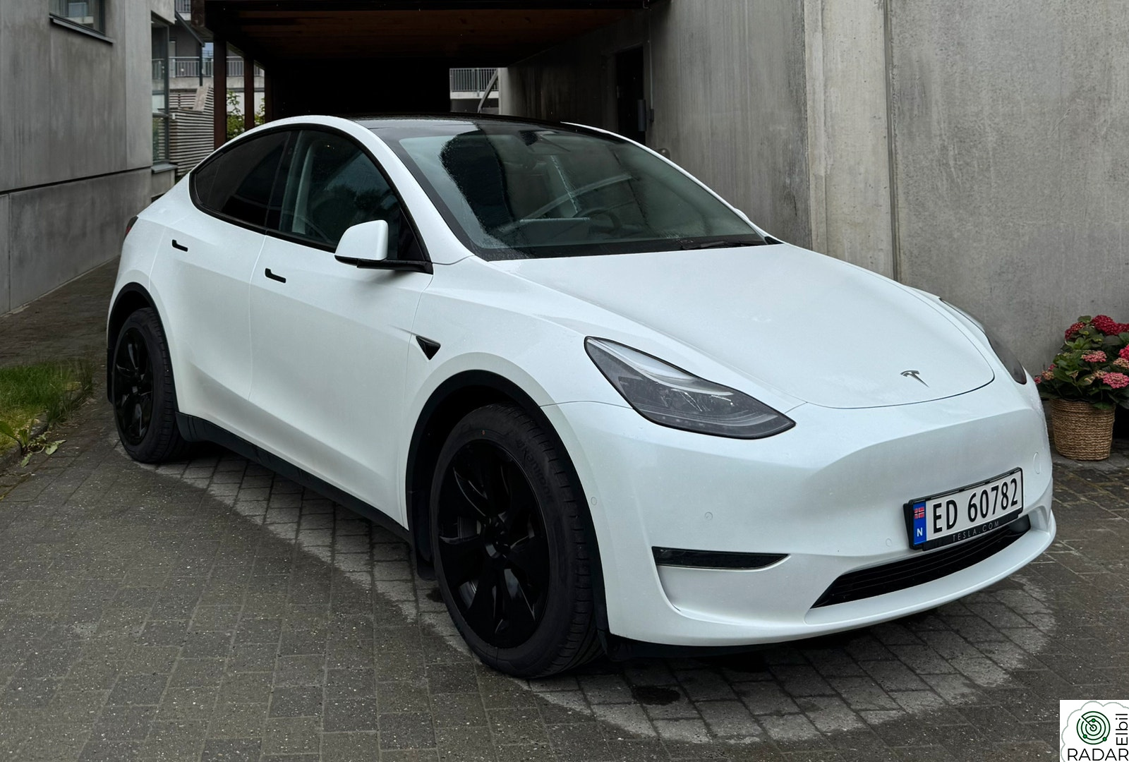 TESLA Model Y Long Range AWD, nybilgaranti, parkeringssensorer, Ryzen