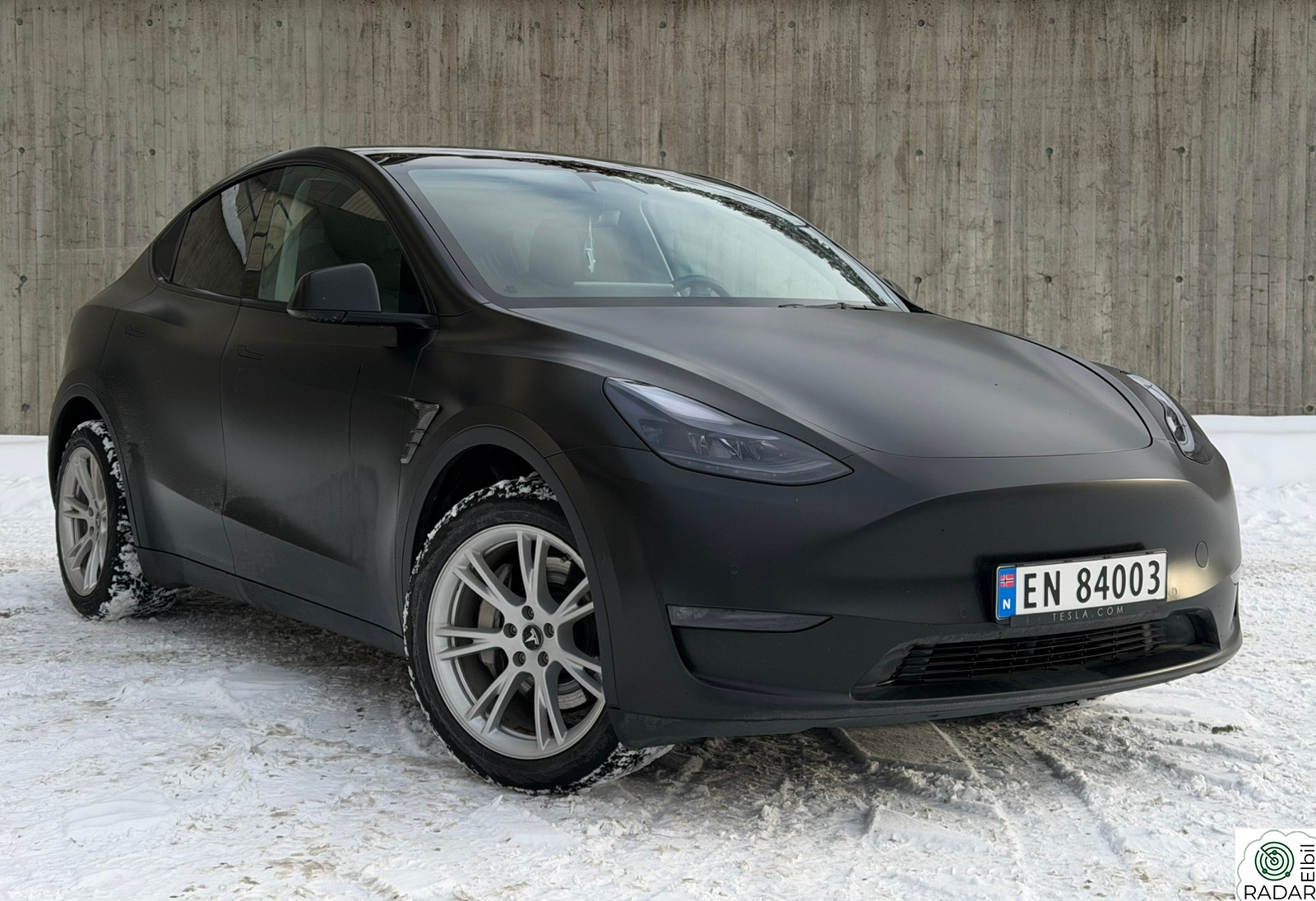 TESLA Model Y LONG RANGE/AWD/SATIN BLACK/EU 2 ÅR/AUTOPILOT ++