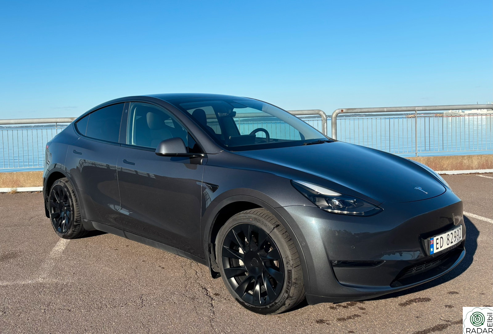 TESLA Model Y Long Range AWD / Lav KM / En eier / Krok