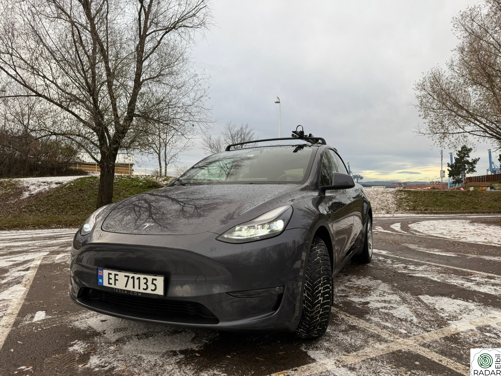 TESLA Model Y LR AWD/Midnight Silver/Takstativ/Premium lyd