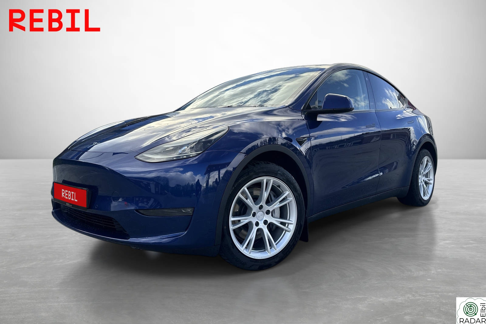 TESLA Model Y Long Range/AP/Krok/AWD/Navi/P.sensor/V.pumpe/Memory