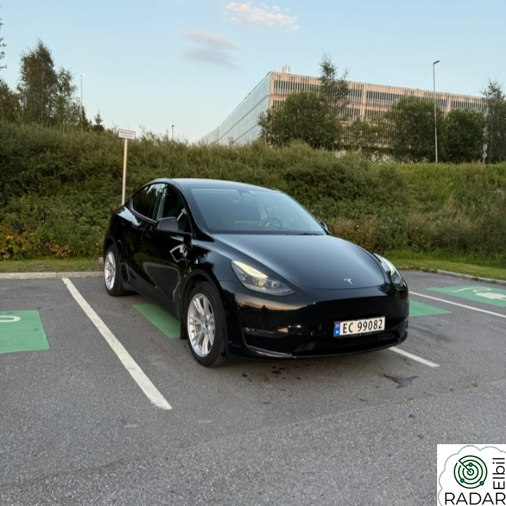TESLA Model Y Long Range AWD, Panorama, PBSB ++