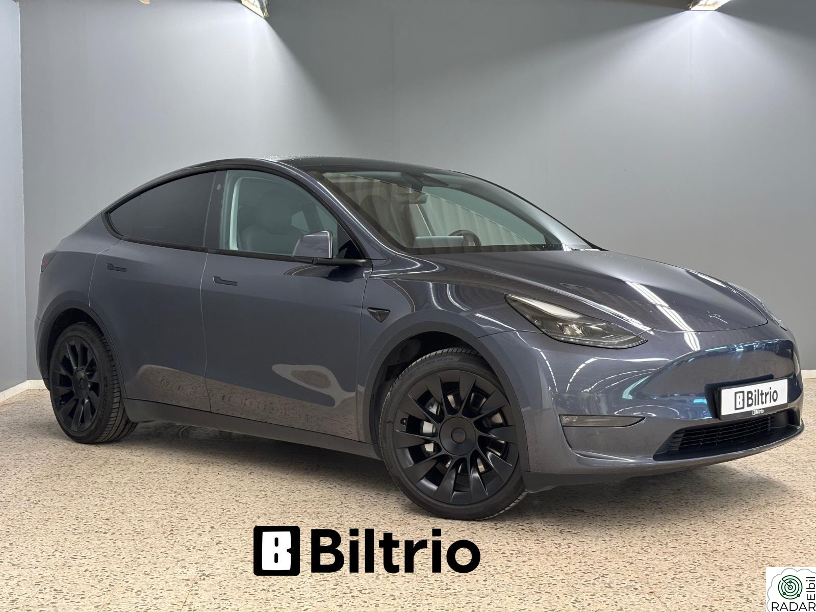 TESLA Model Y LongRange / AWD / Hengerfestet /