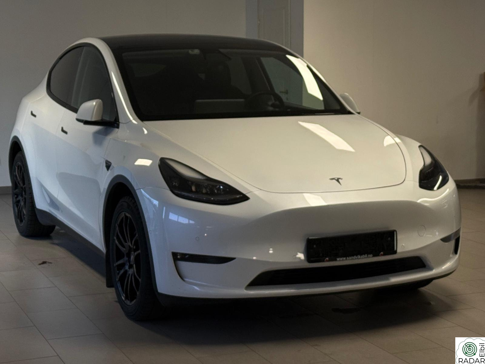 TESLA Model Y Long Range AWD Skinn Autopilot Krok Pano EU-09.27 1Eier