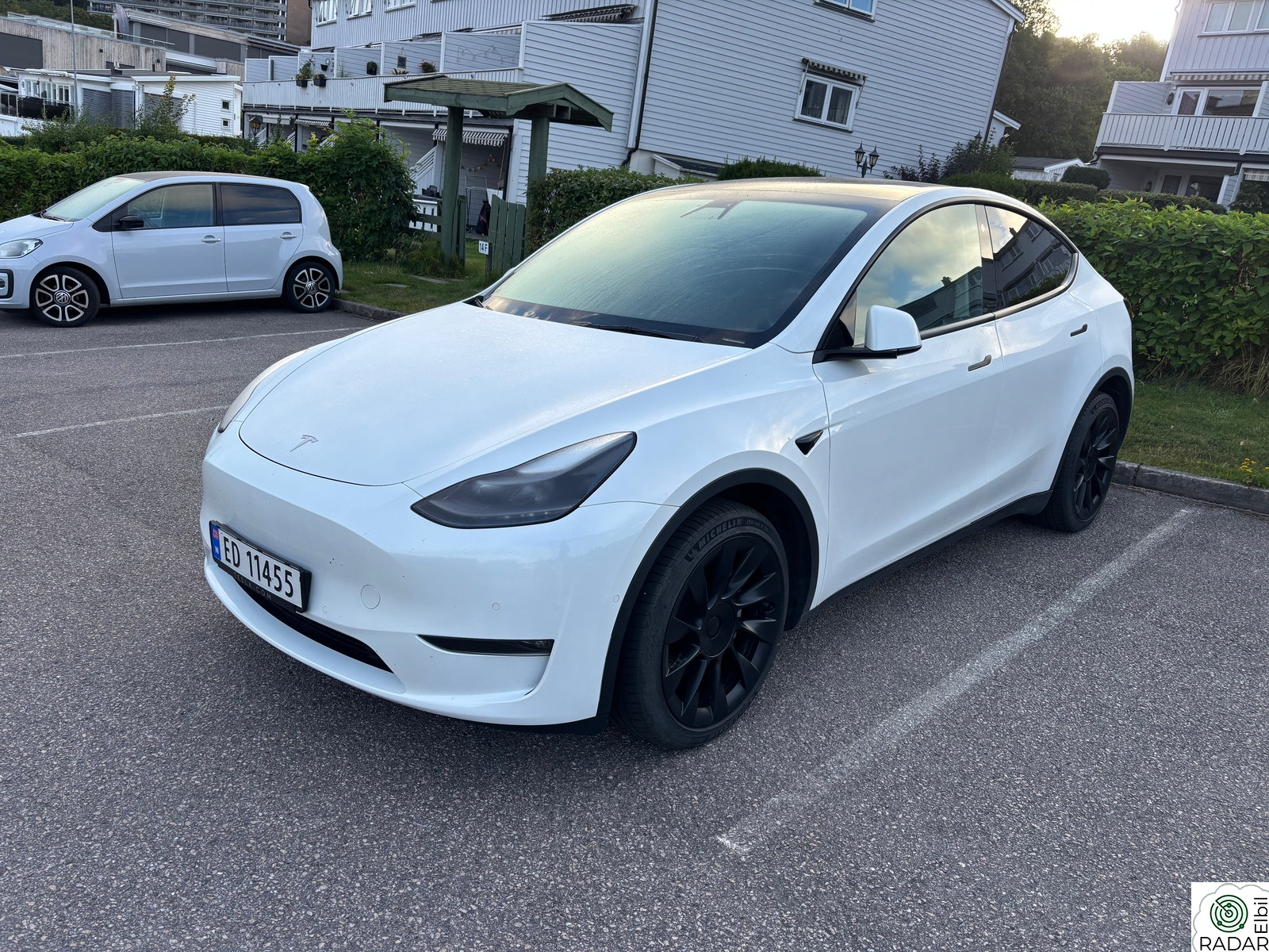 TESLA Model Y LONG RANGE/AWD/507KM/VARMEPUMPE/RATTVARME/AUTOPILOT++