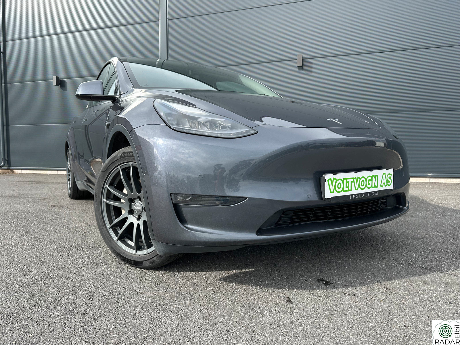 TESLA Model Y Long Range AWD, Hengerfeste, S/V hjul.