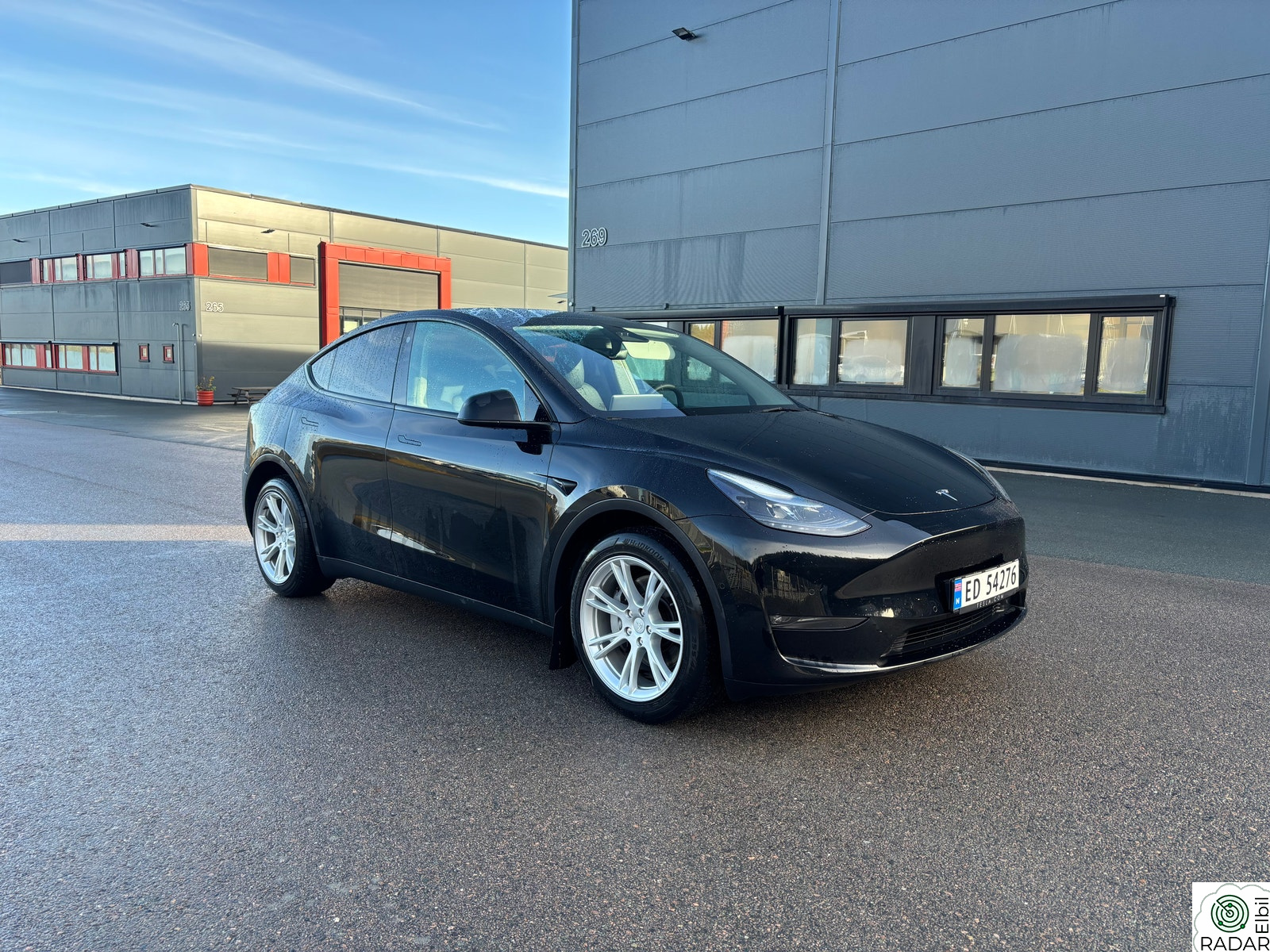 TESLA Model Y Long Range AWD/Hengerfeste/Velholdt