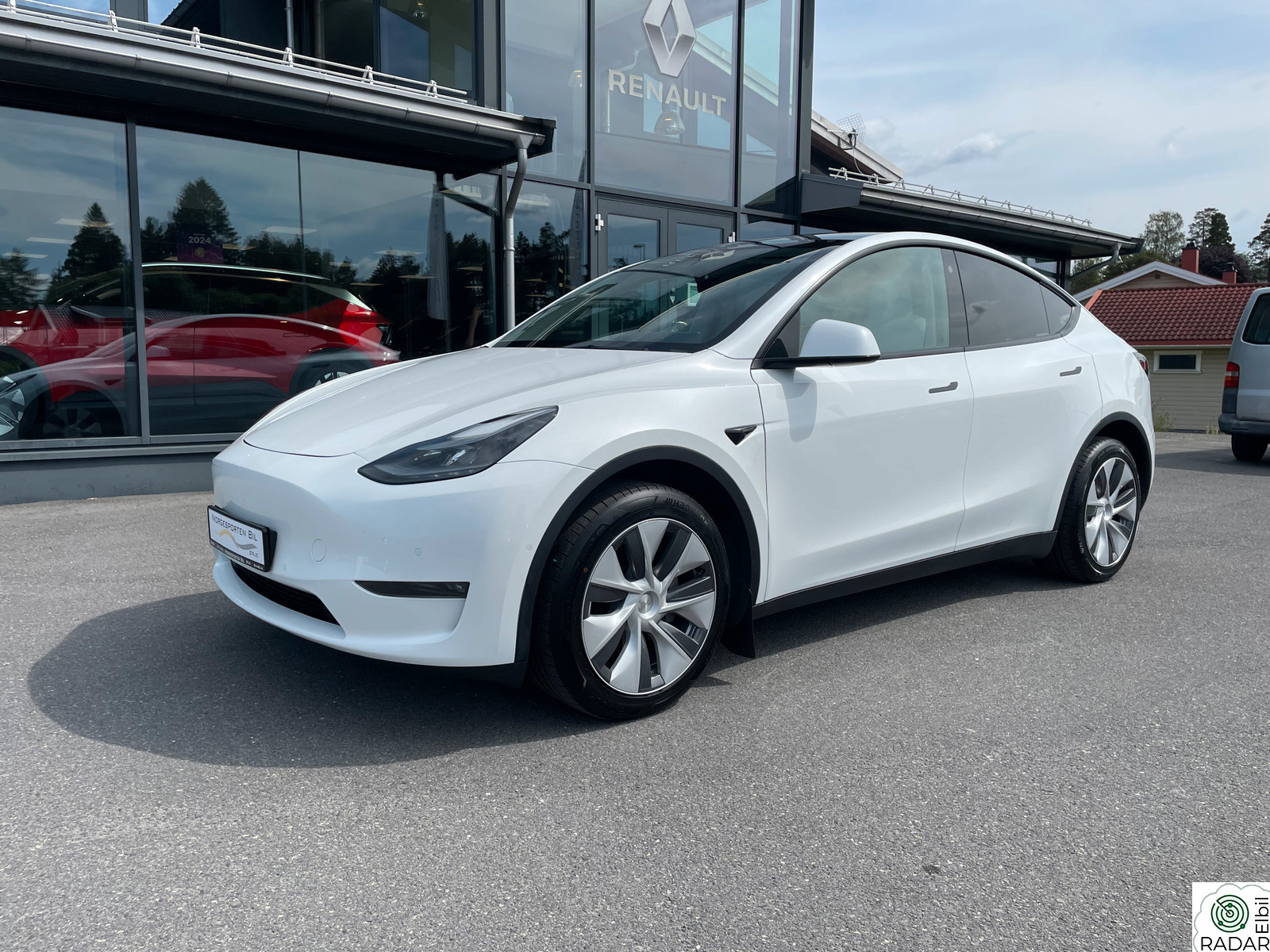 TESLA Model Y Long Range AWD 2022-facelift AP Premium HVITT SKINN!