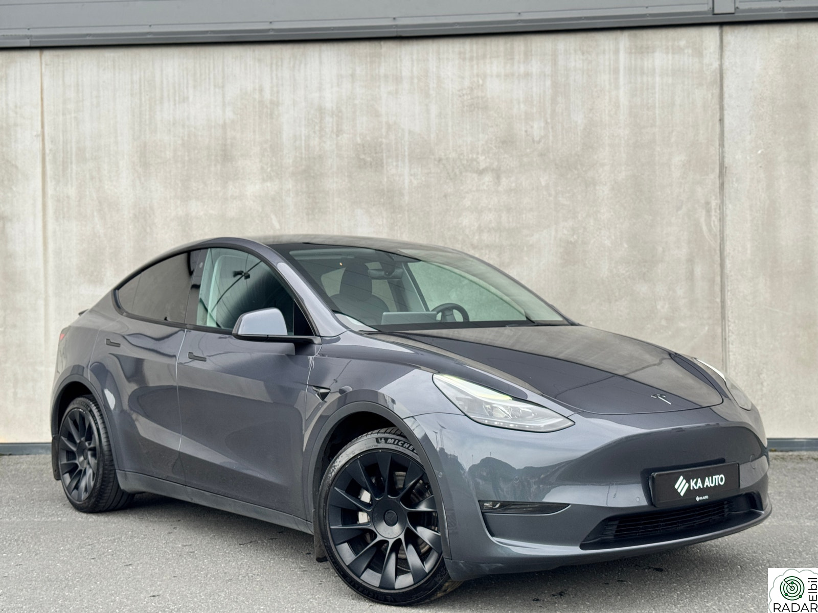 TESLA Model Y LONG RANGE AWD / EU28 / KROK / PANO / AP / V.PUMPE