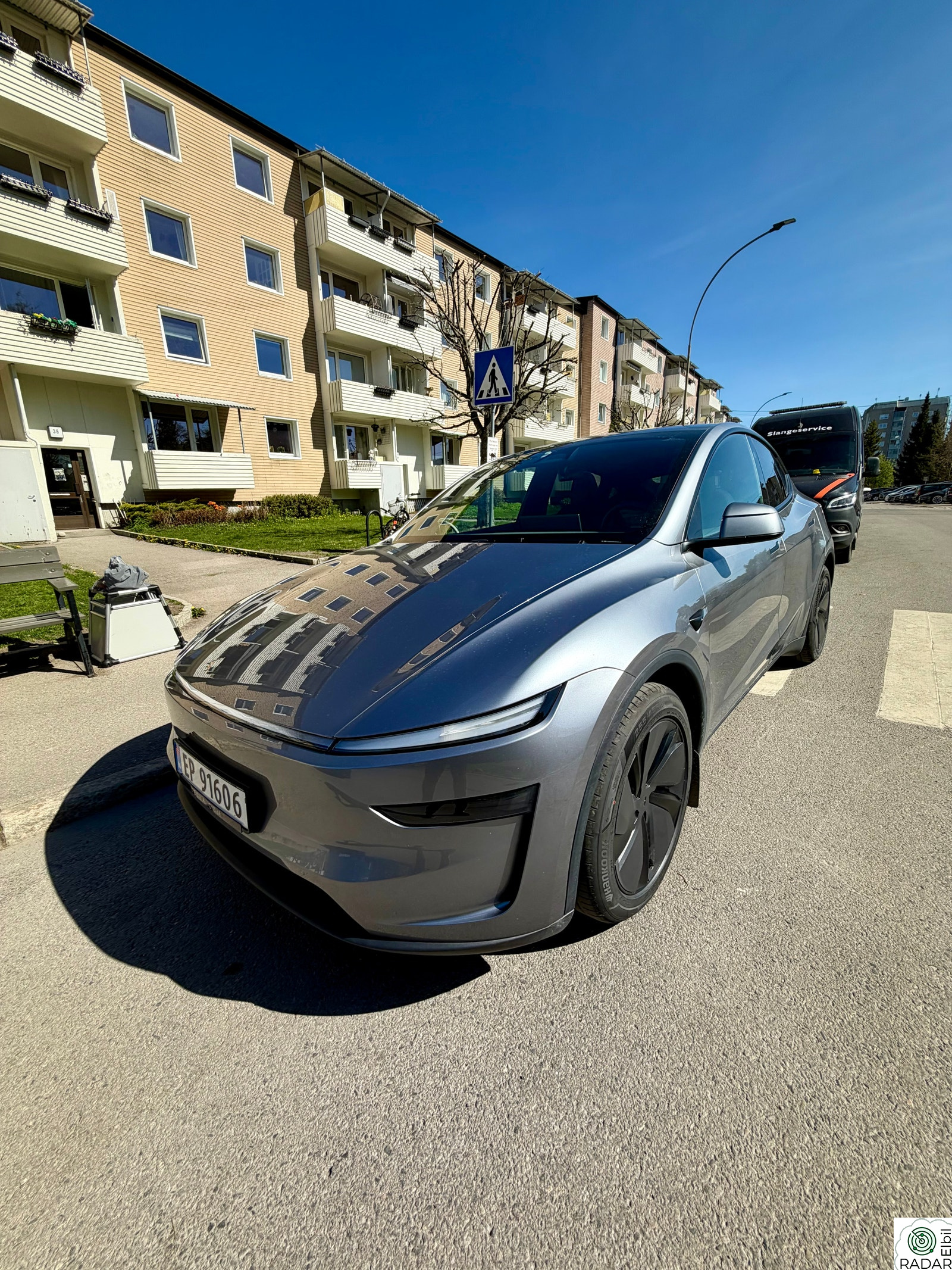 TESLA Model Y Premium Long Range AWD - Juniper - 629km - Quicksilver