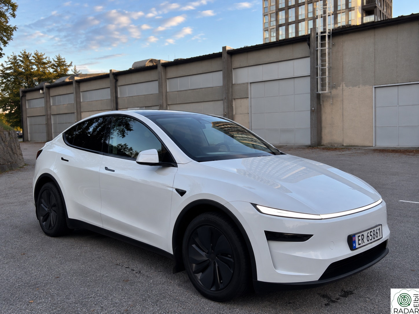 TESLA Model Y Premium Long Range AWD