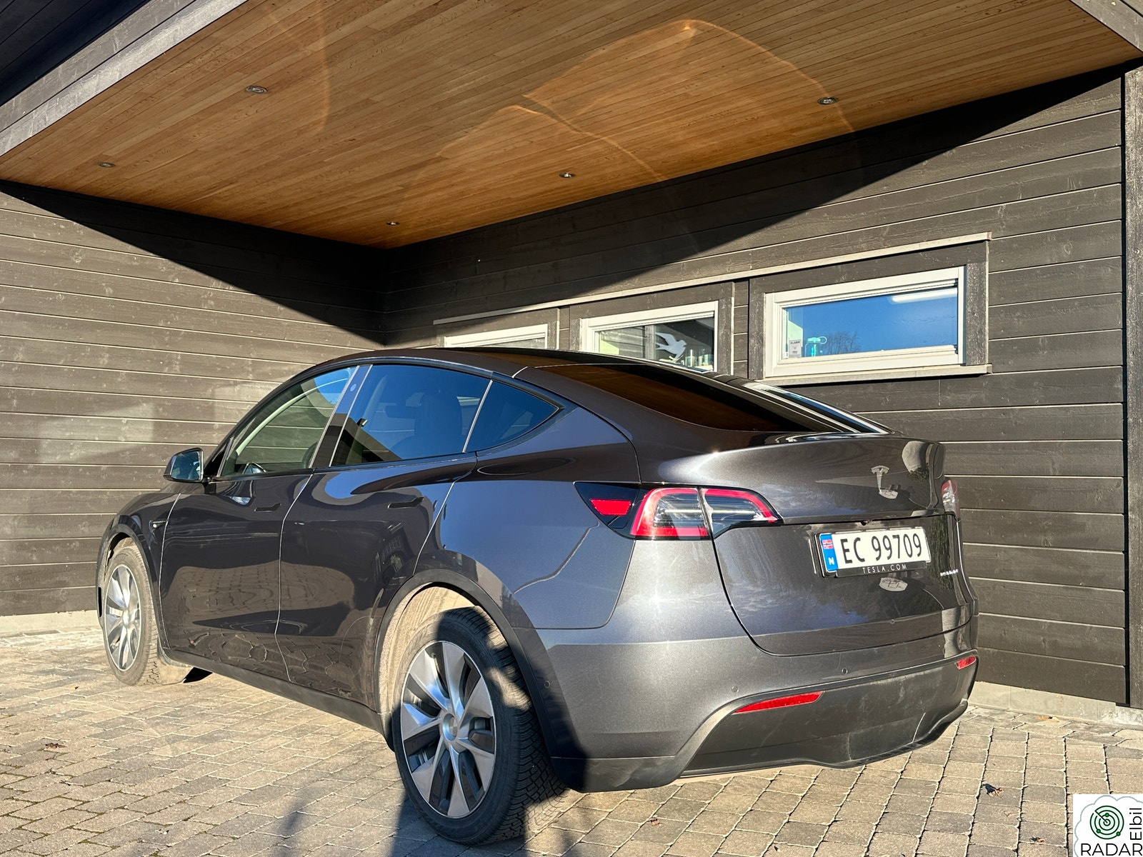 TESLA Model Y Long Range AWD, Hengerfeste, Nye vinter- og sommerdekk!
