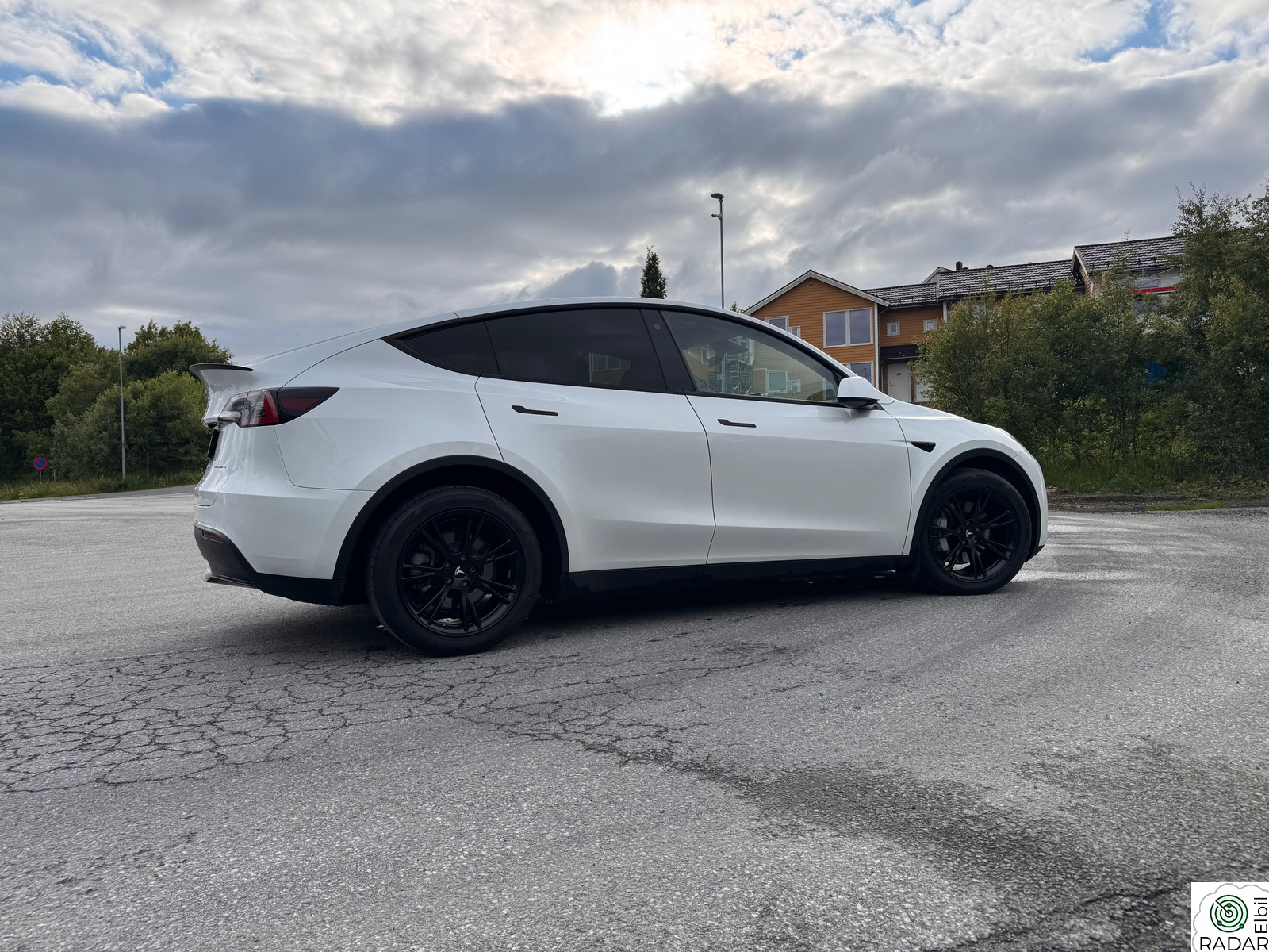 TESLA Model Y Long Range AWD
