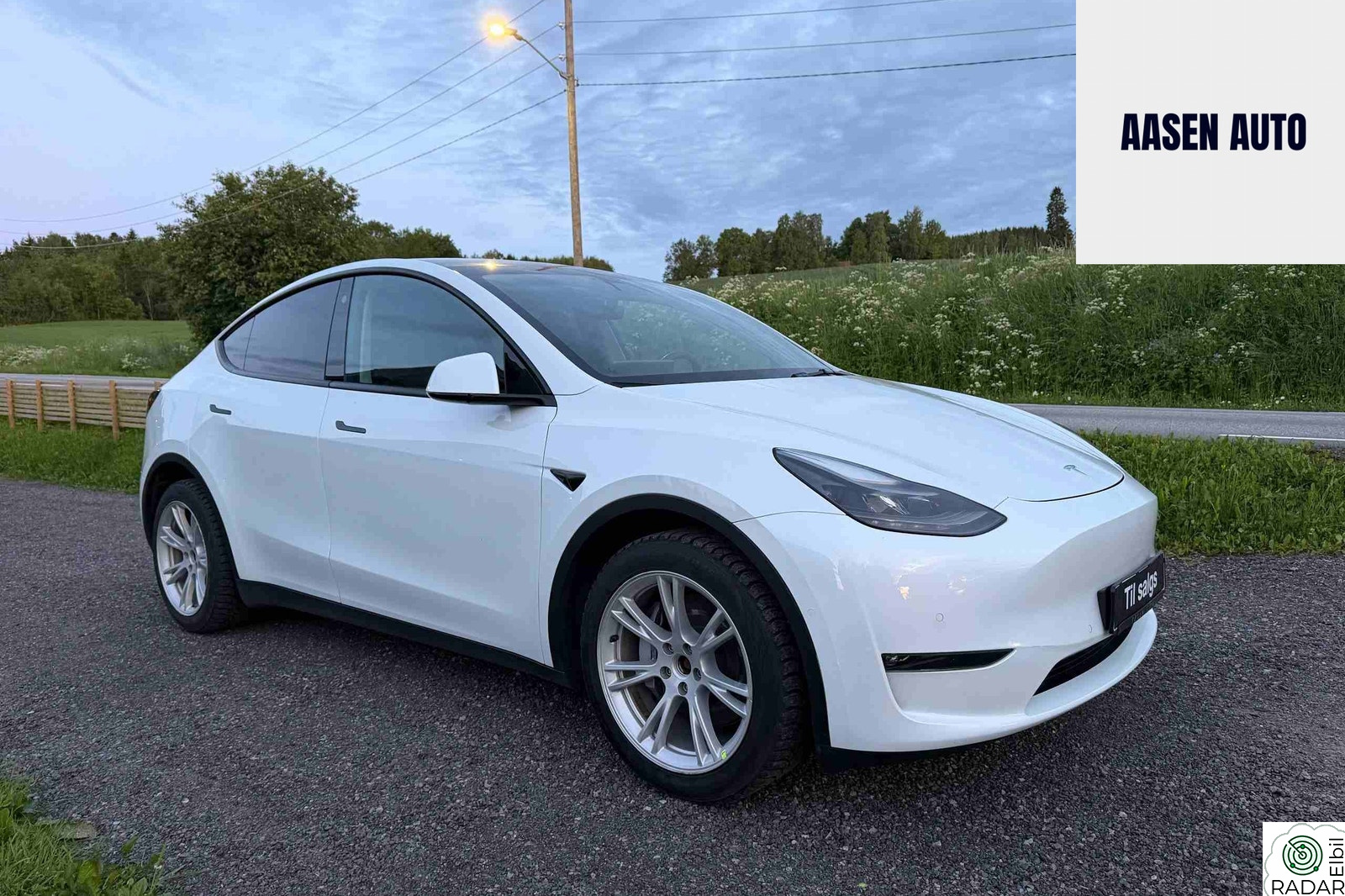TESLA Model Y Long range AWD Pano / svart prem / Ap / S+V +++