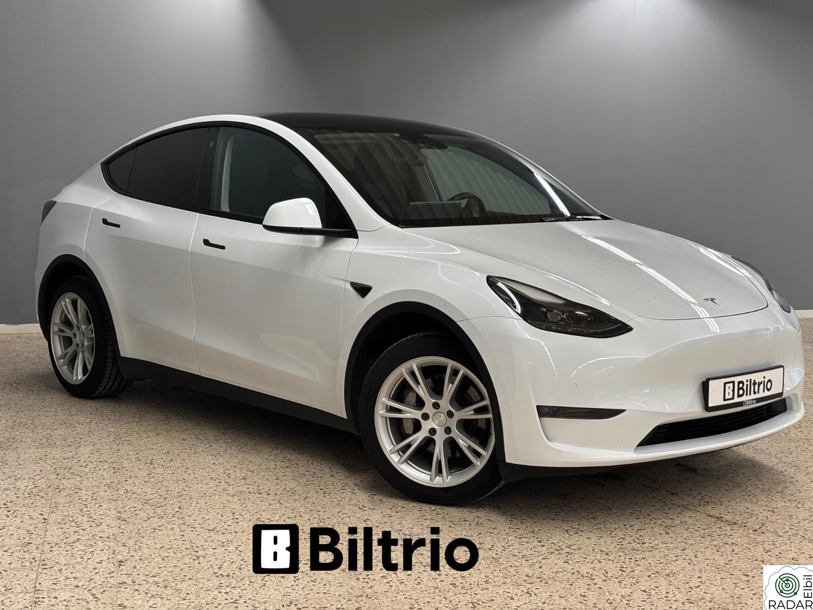 TESLA Model Y LongRange/AWD/Hengerfestet/S+V/Autopilot