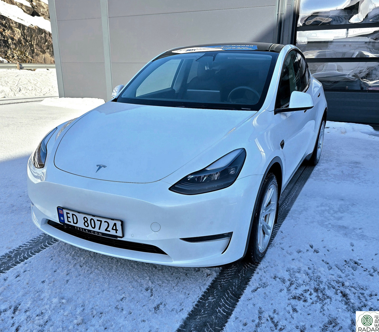 TESLA Model Y Long Range AWD 530KM//Skinn/S&V Hjul/H.feste/++