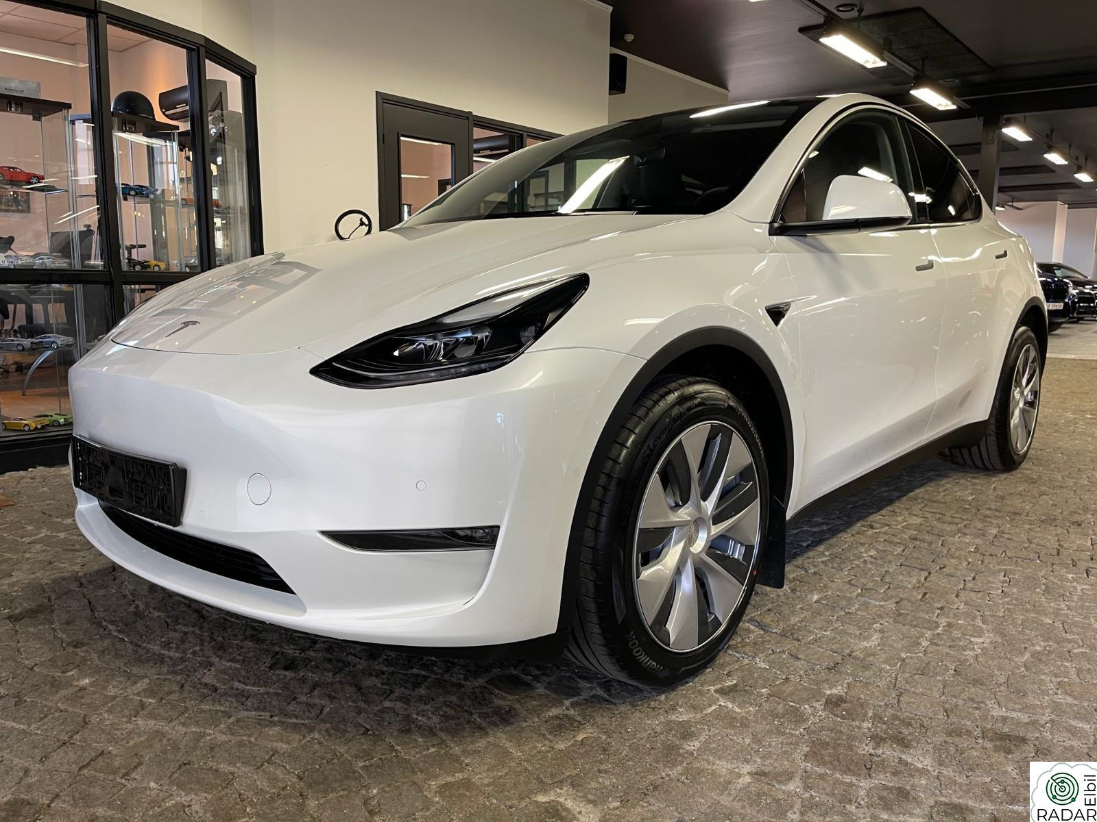 TESLA Model Y Long Range AWD, Panorama, Auto Pilot, Varmesete x5, S&V