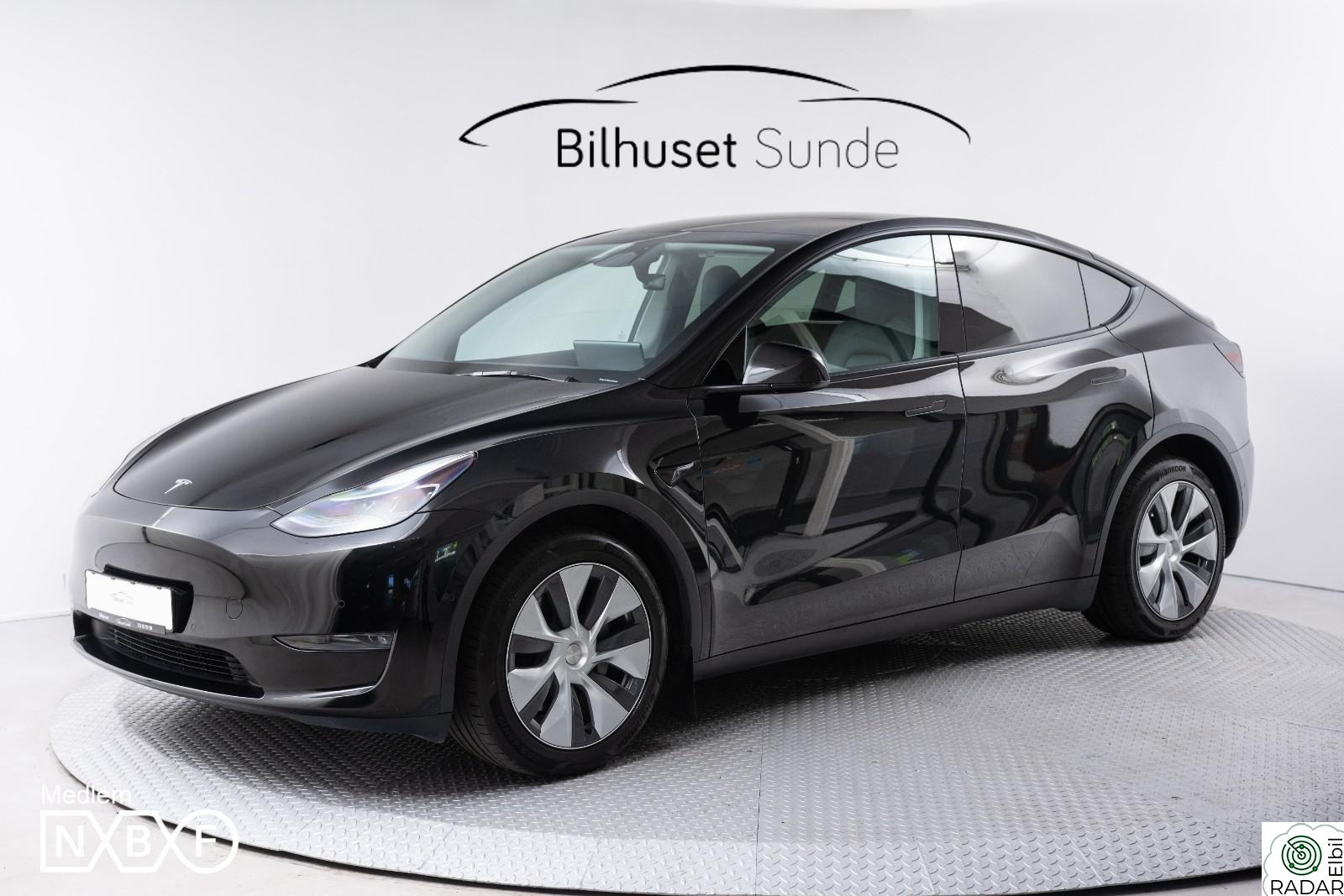 TESLA Model Y Long Range AWD Skinn,Krok,Navi,Pano,R.Kam,ACC++