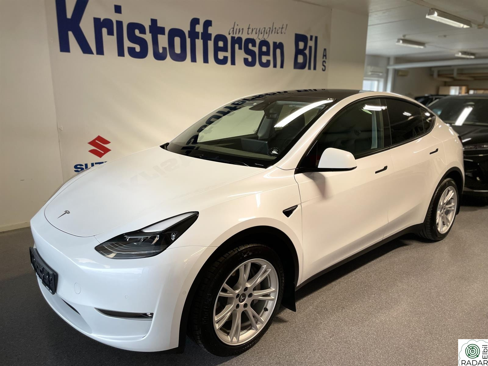 TESLA Model Y Long Range/AWD/514HK AMD Ryzen/INNBYTTE