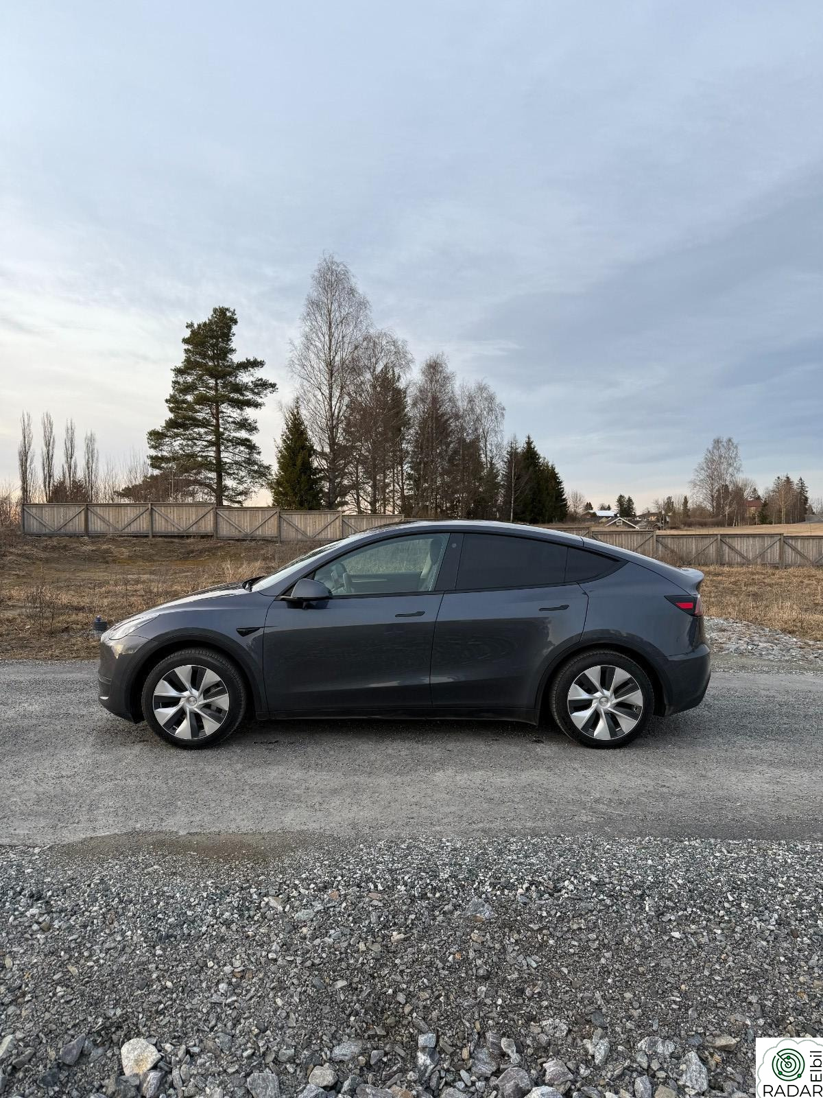 TESLA Model Y Long Range AWD, hengerfeste, autopilot