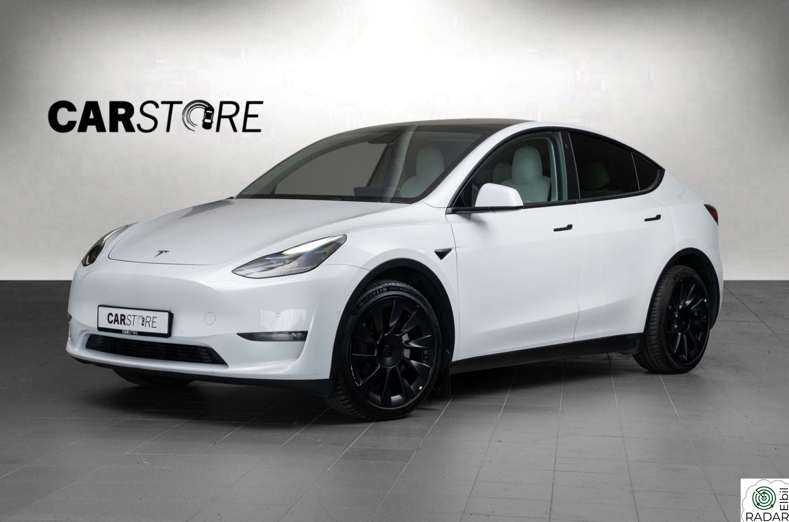 TESLA Model Y Long Range AWD - Hengerfeste