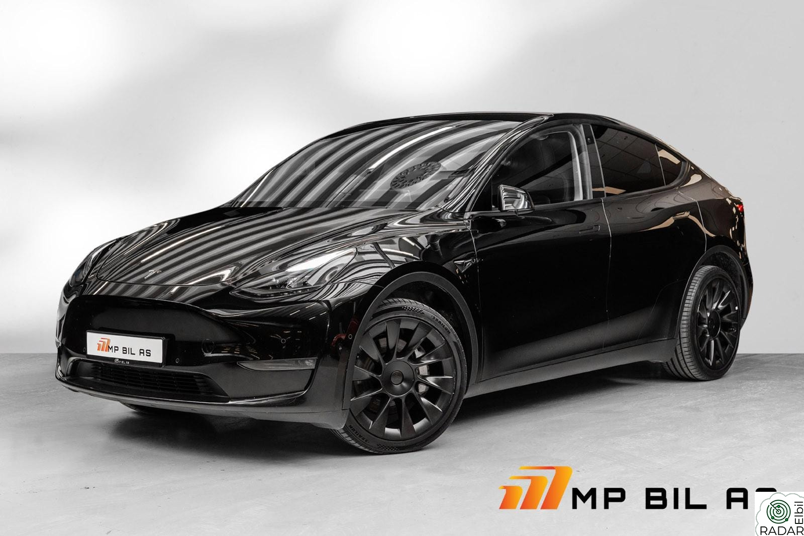 TESLA Model Y Long Range AWD / Autopilot / 20" / Premium / Panorama