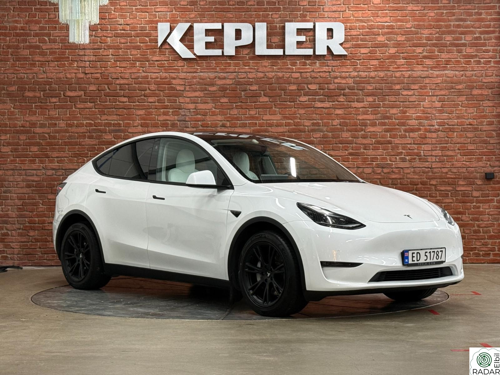TESLA Model Y LR AWD, Hengerfeste