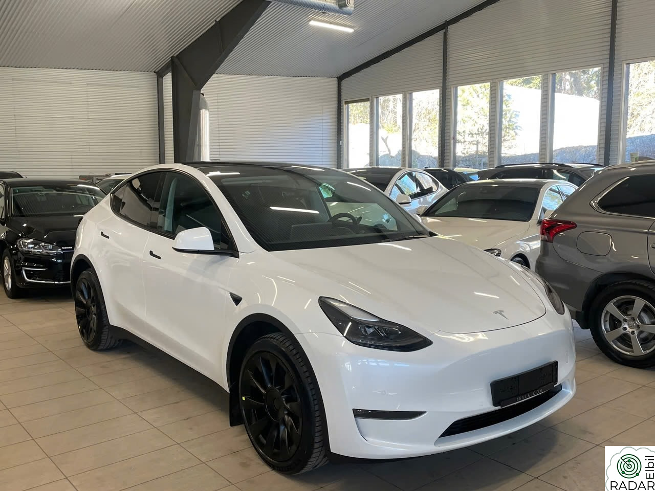 TESLA Model Y Long Range AWD PREMIUM,H-FESTE,KAMERA,HIFI,20"