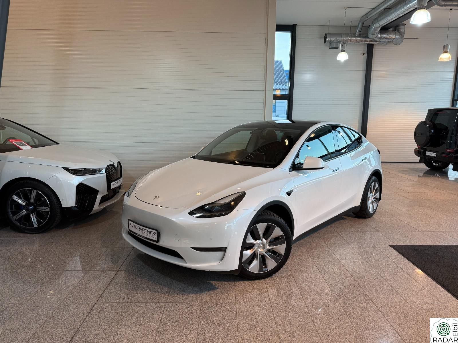 TESLA Model Y Long Range AWD, Autopilot, Skinn, Glasstak++