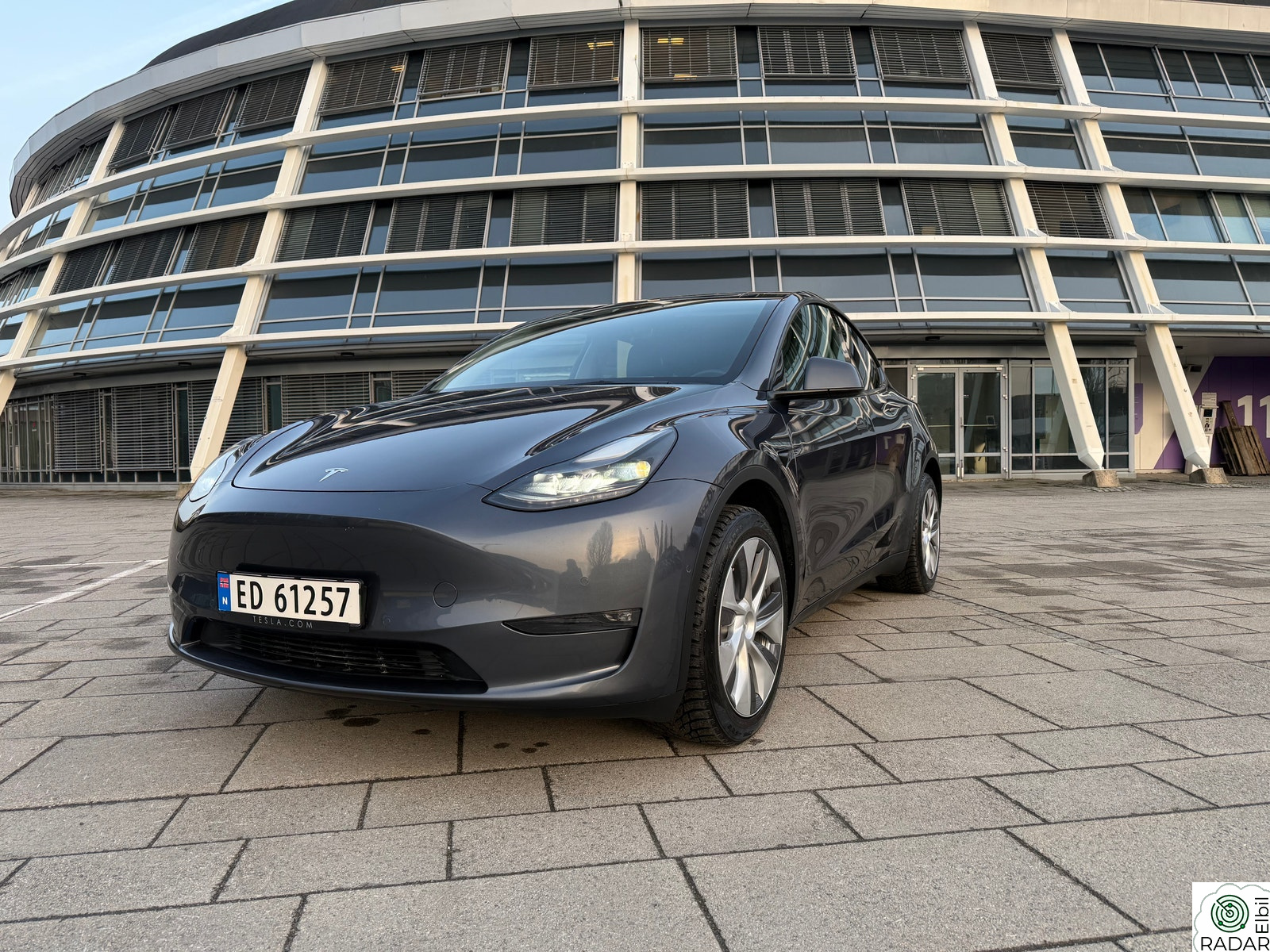 TESLA Model Y Long Range AWD / 1 Eier / Krok