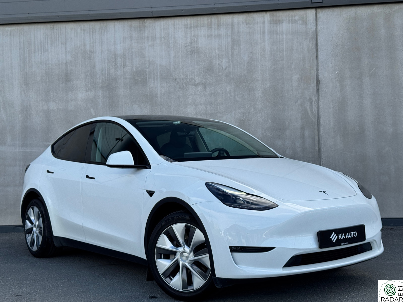 TESLA Model Y Long Range AWD / Krok / Pano / Skinn / AP