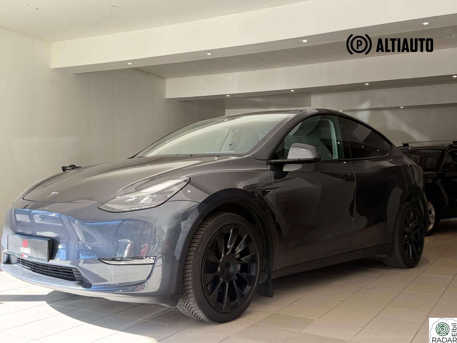 TESLA Model Y LONG RANGE 4WD/ AUTOPILOT/ PREMIUM/ 1 EIER/ S+V.HJUL