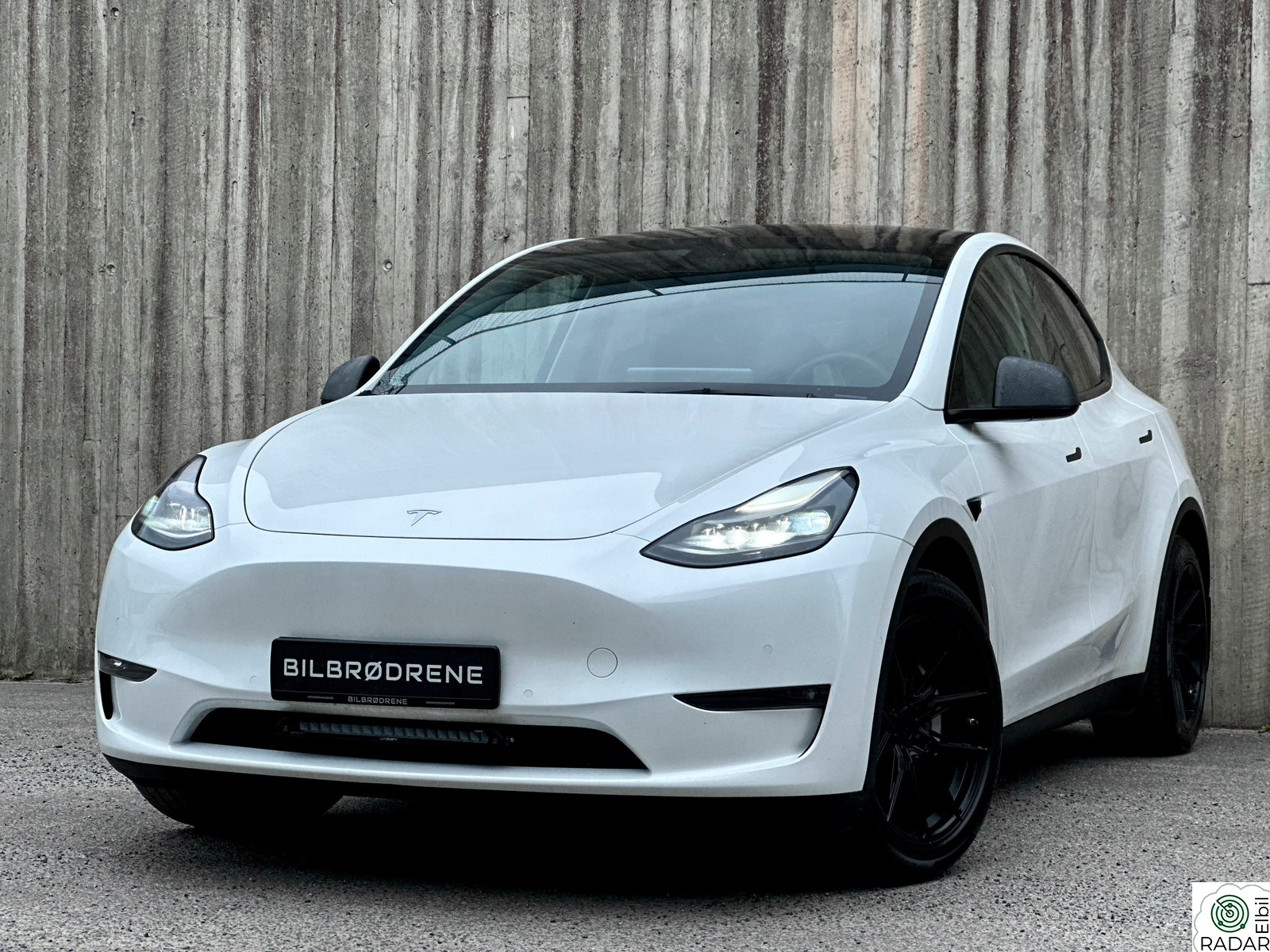 TESLA Model Y LONGRANGE 4WD TOPPUTSTYRT FSD PANO KROK LED R.KAM++